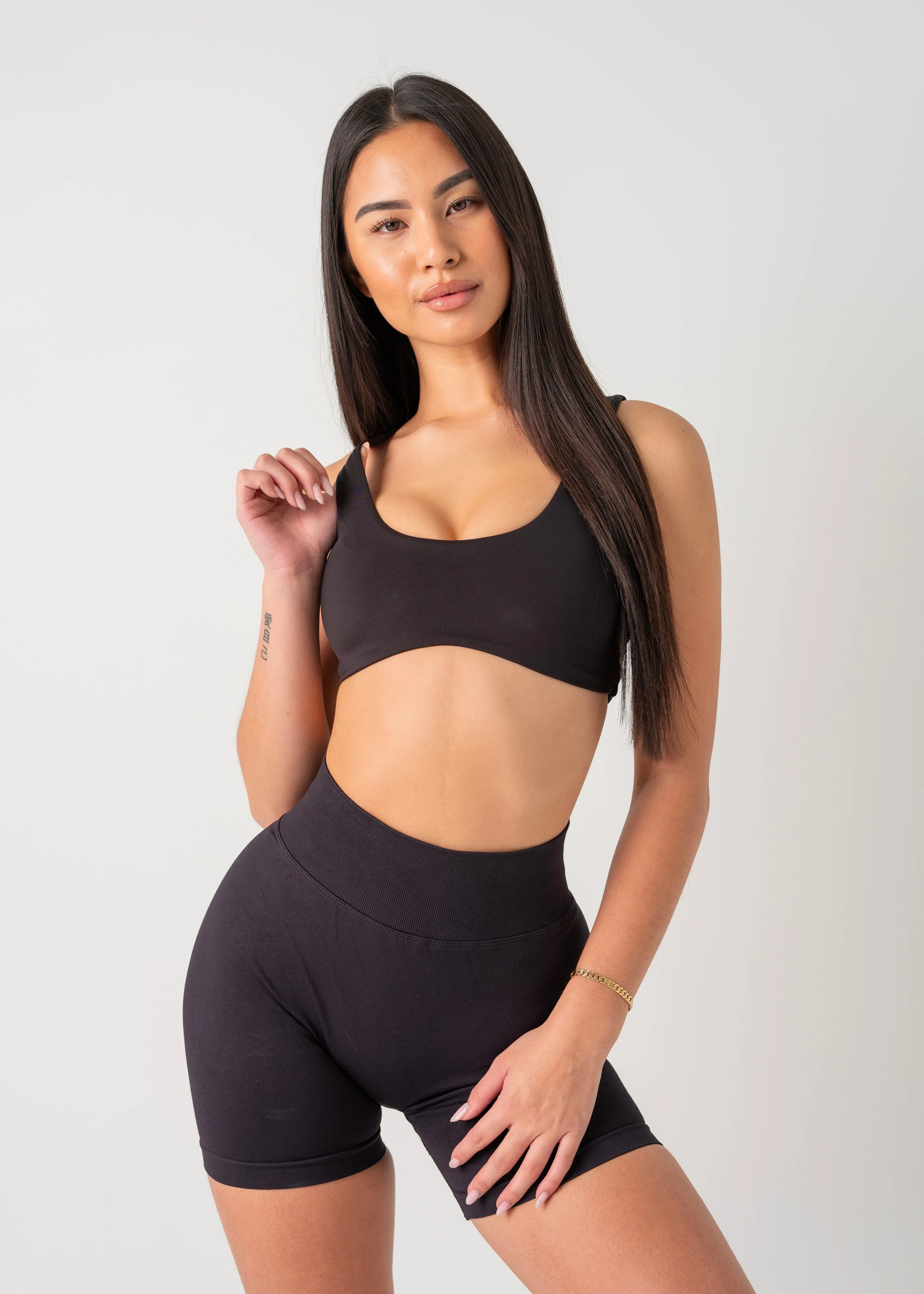 BALANCE BRA 2.0 - BLACK Skinny fit seams Workout partners