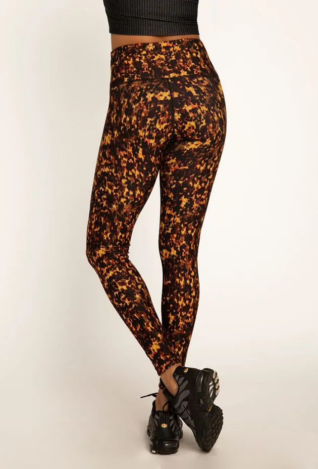 Postpartum Fit Airport Travel Feel Fresh Wear It To Heart Tortoise Shell Reversible Legging