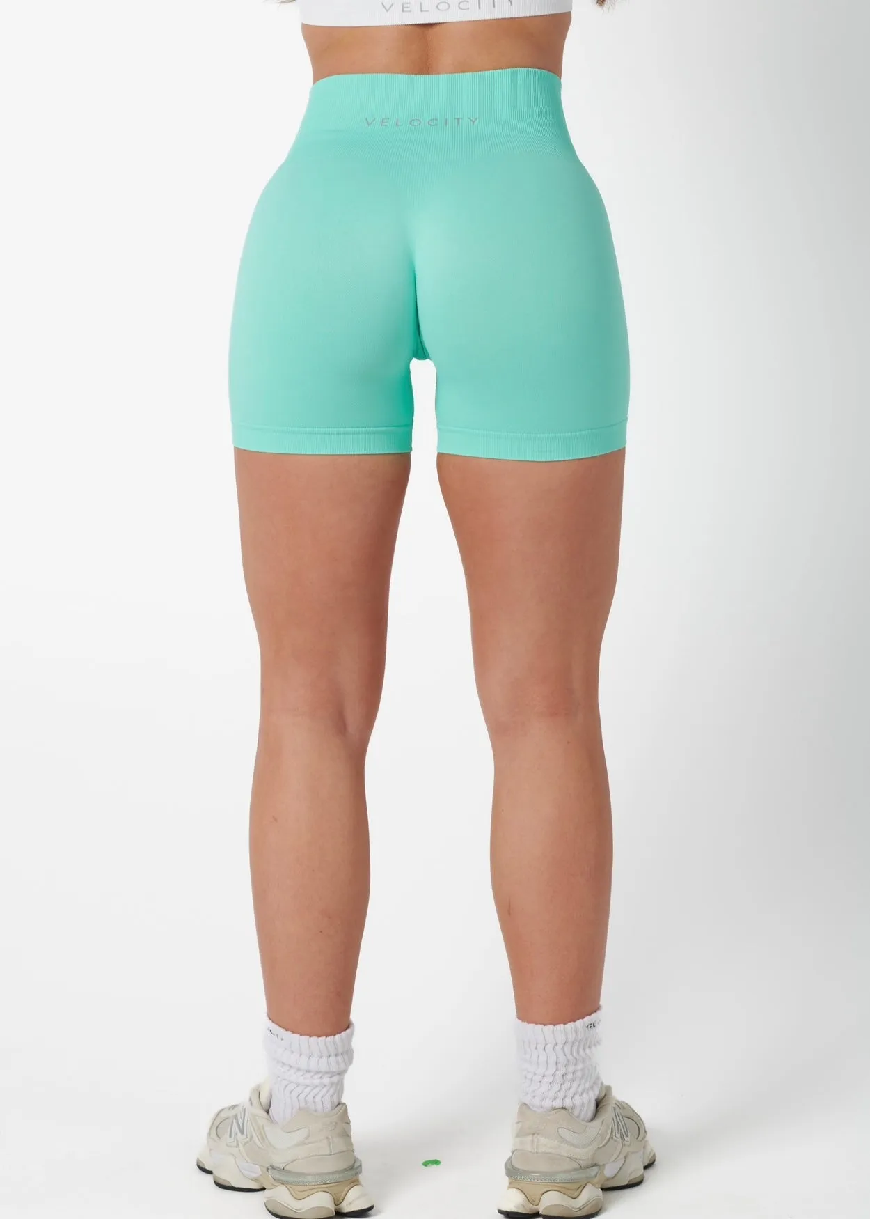 Go Light Trend Essential SHAPE SIGNATURE SHORTS - CHOC MINT