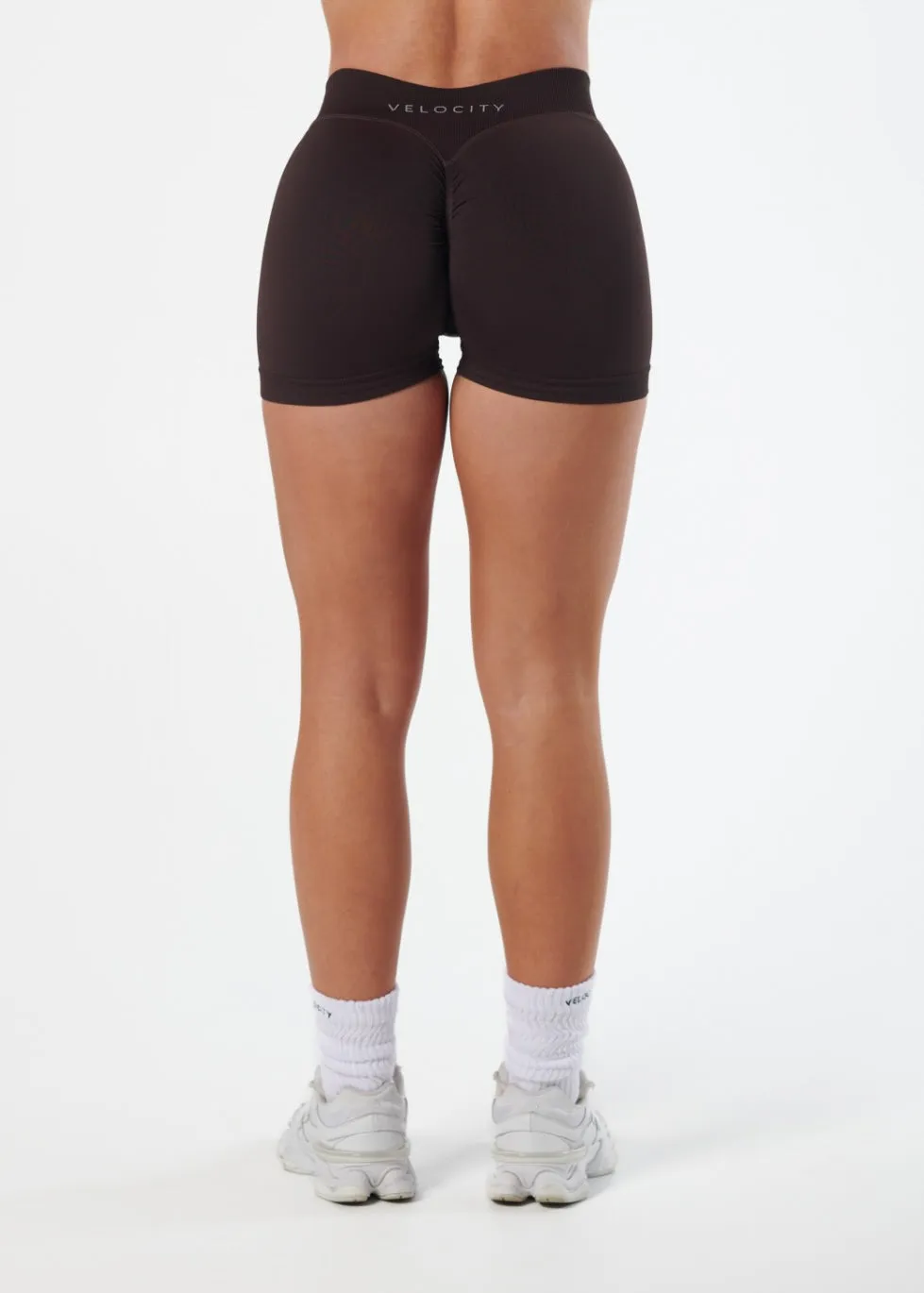 SIGNATURE SCRUNCH SHORTS MINI - ESPRESSO Active Lifestyle Water resistant coating