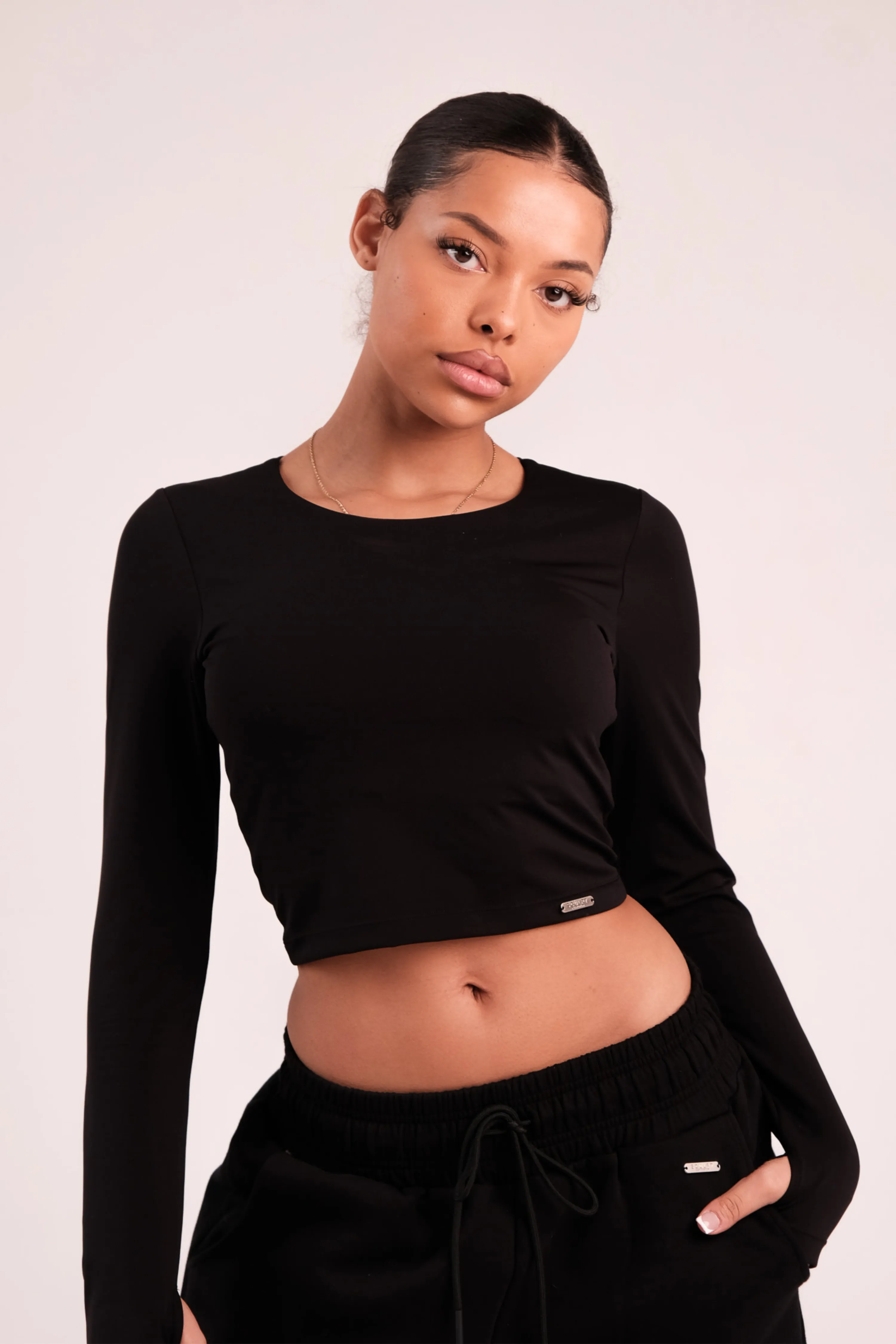 Cropped Built In Bra Long Sleeve Top Black MinimalistStyle Relaxed Fit
