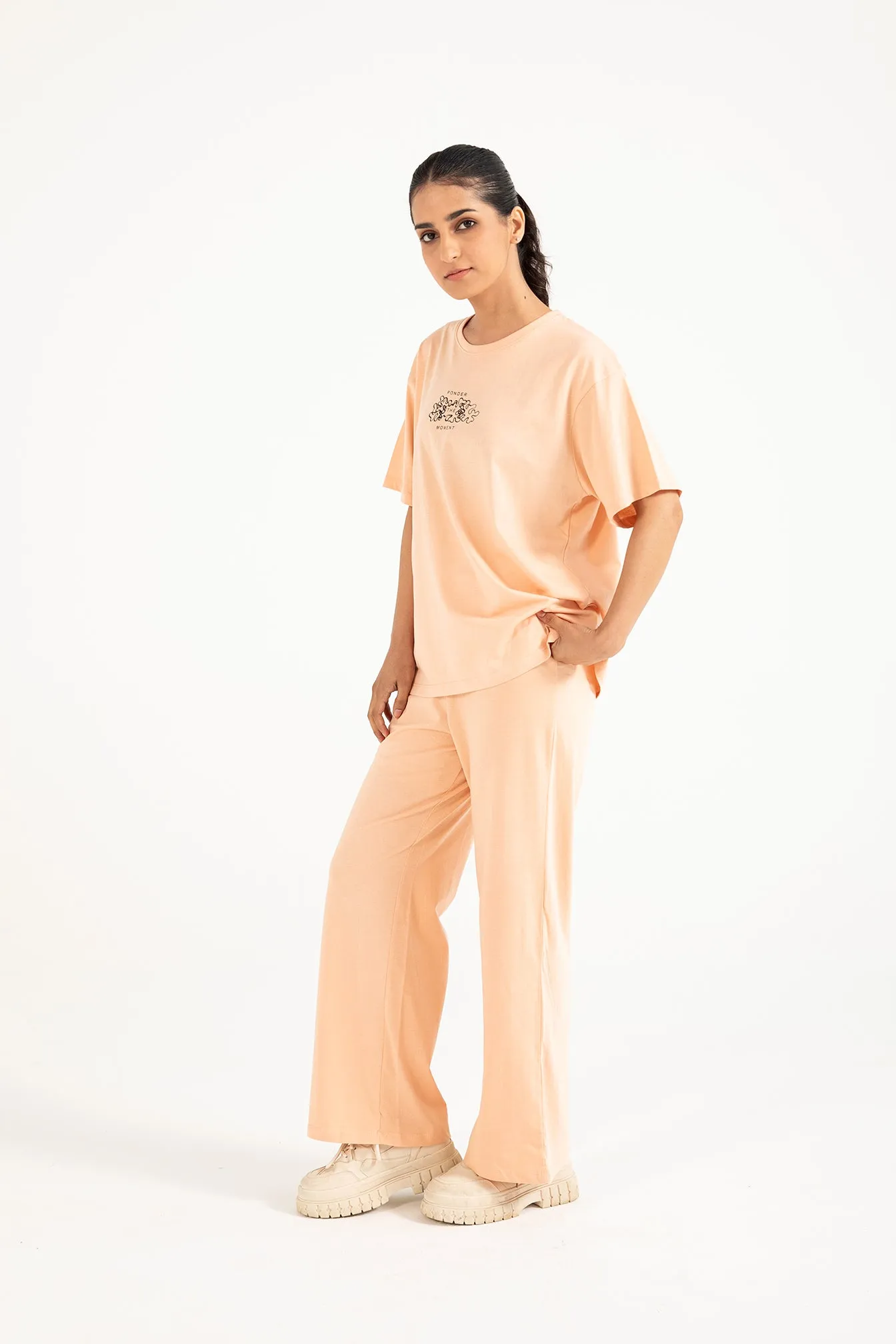 GRAPHIC OVERSIZED TEE Light Pants Winner Vibe