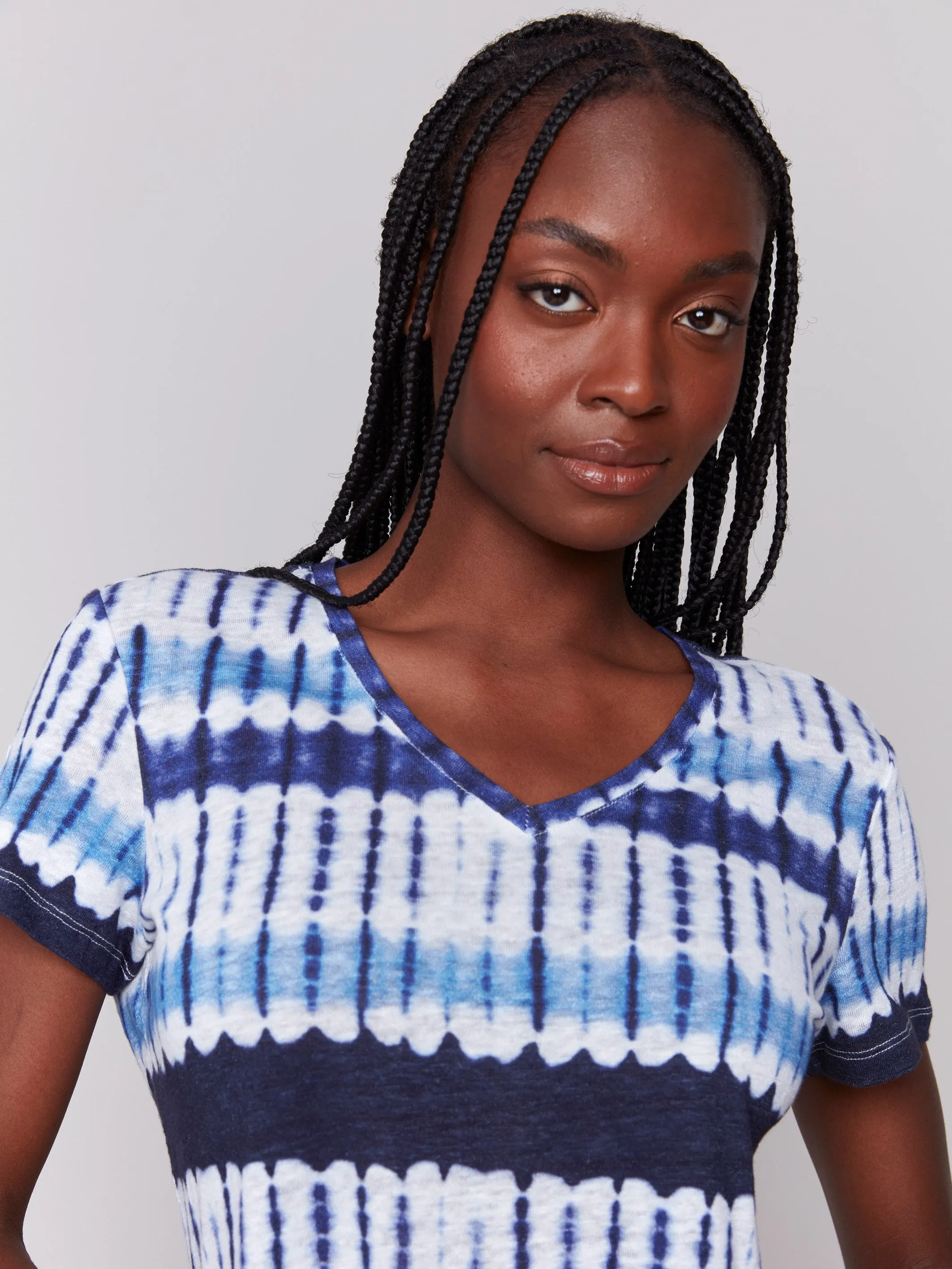 Street Glow Printed Linen Blend V-Neck T-Shirt - Riviera