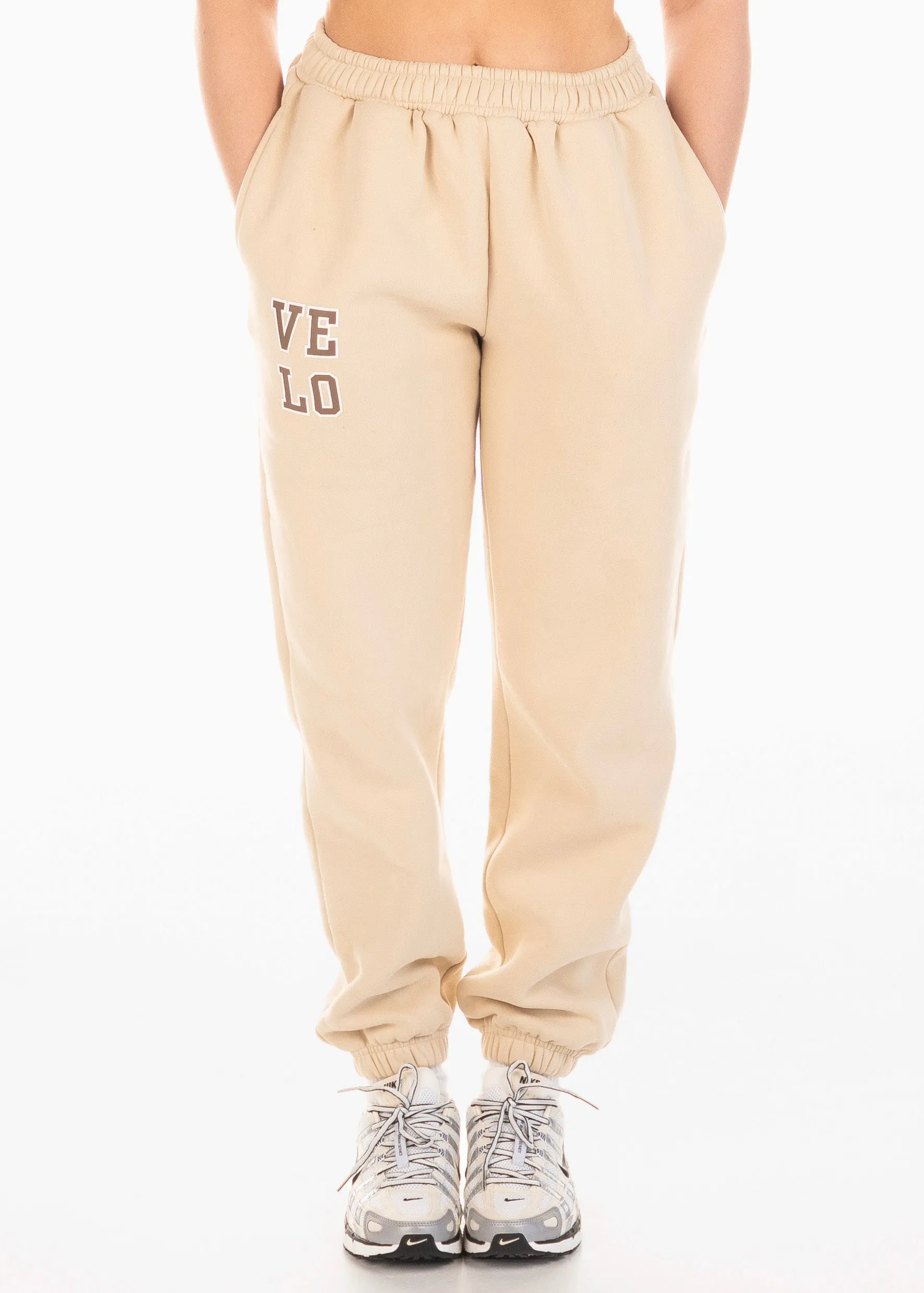 VELO OVERSIZED TRACKPANTS - SANDY VANILLA Fast Fit