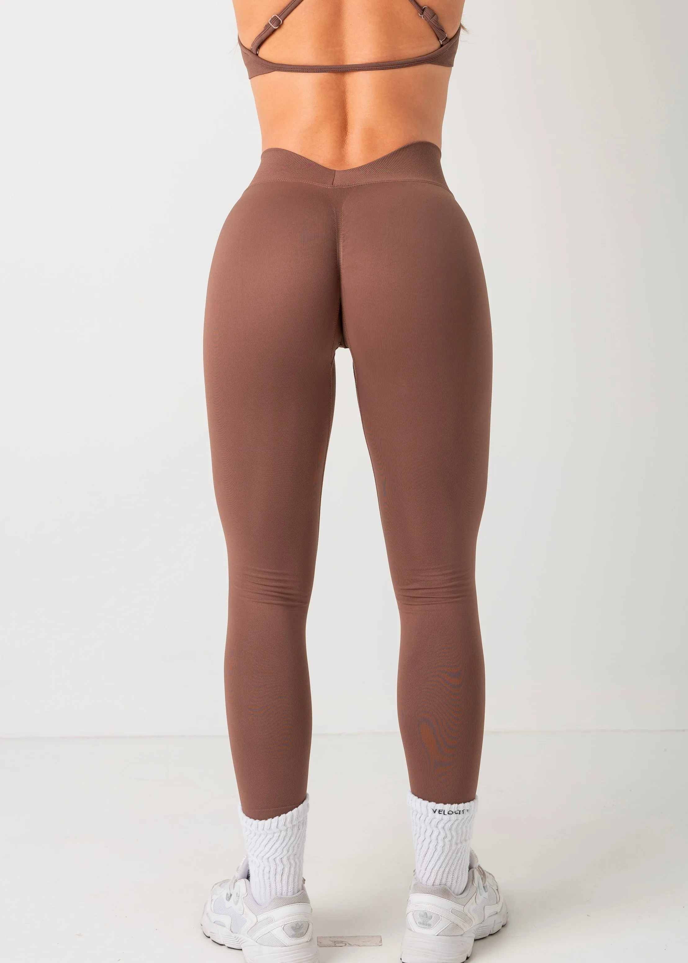 V SCULPT SEAMLESS LEGGINGS - CHOCOLATE Sleek Wearable