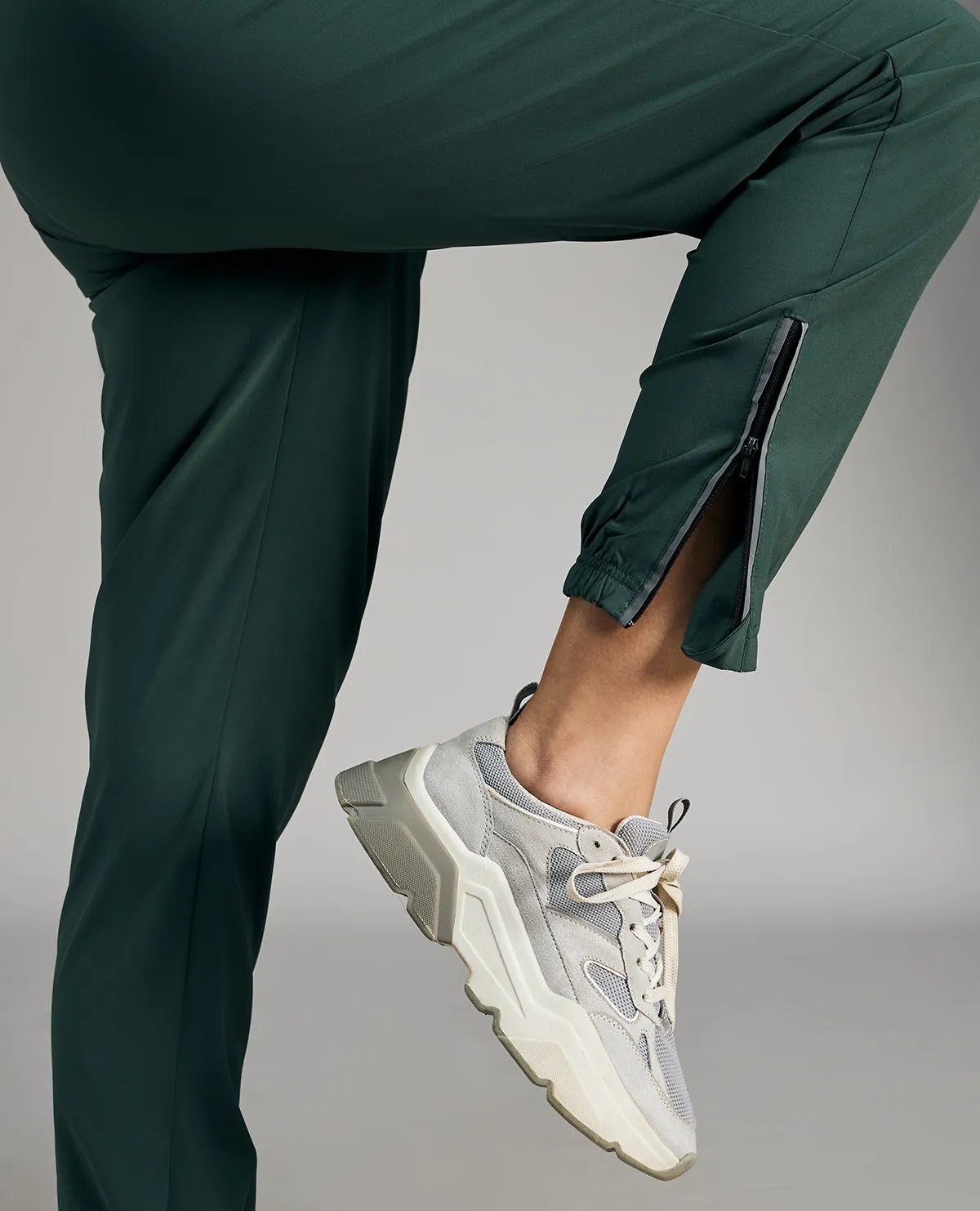 Freedom Move Anti Snag Fabric Women Max Dry Comfortable Joggers Olive