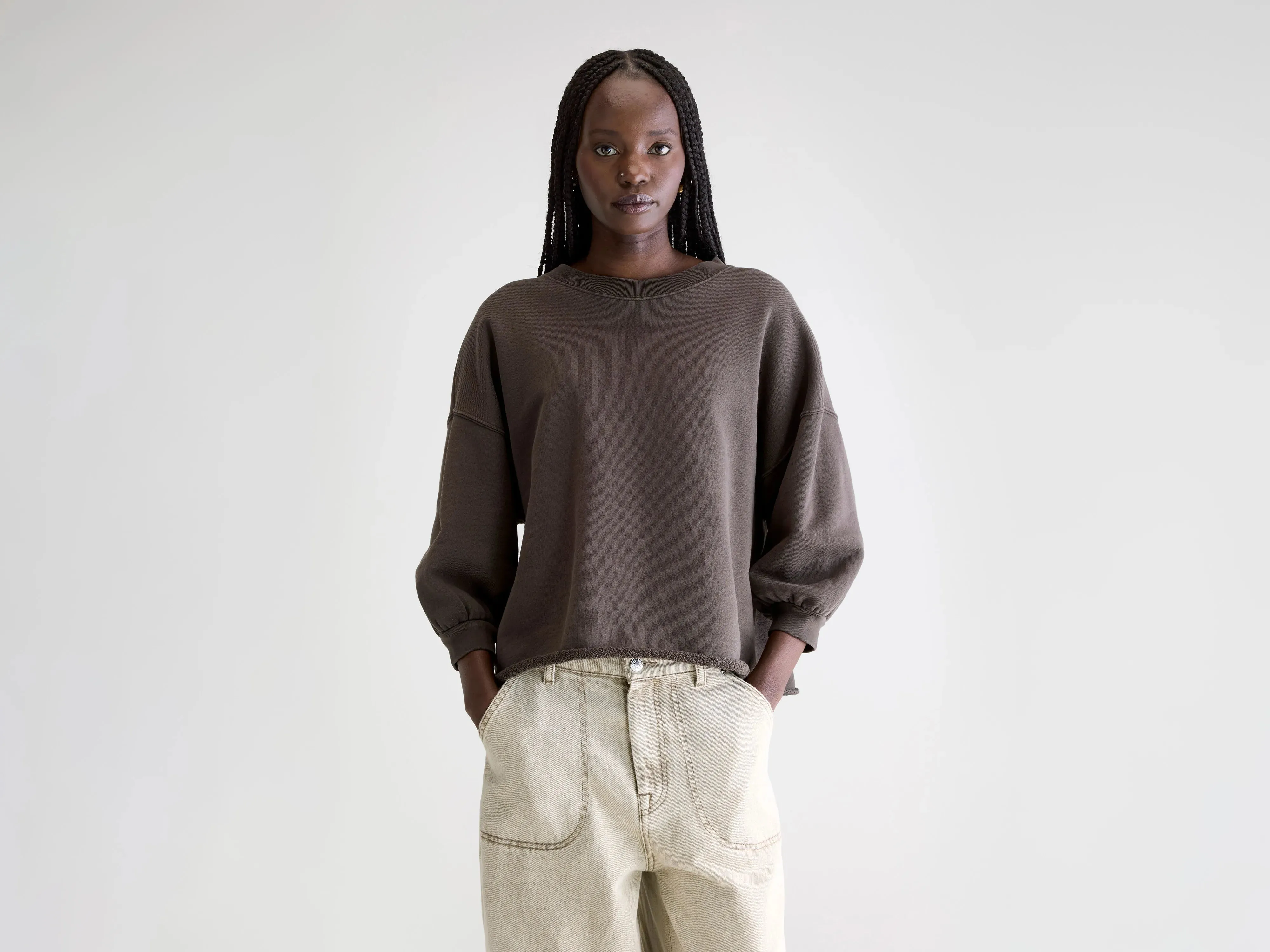 Vicske crewneck sweatshirt (252 / W / DARK ROAST) product couple connection Simple Comfort