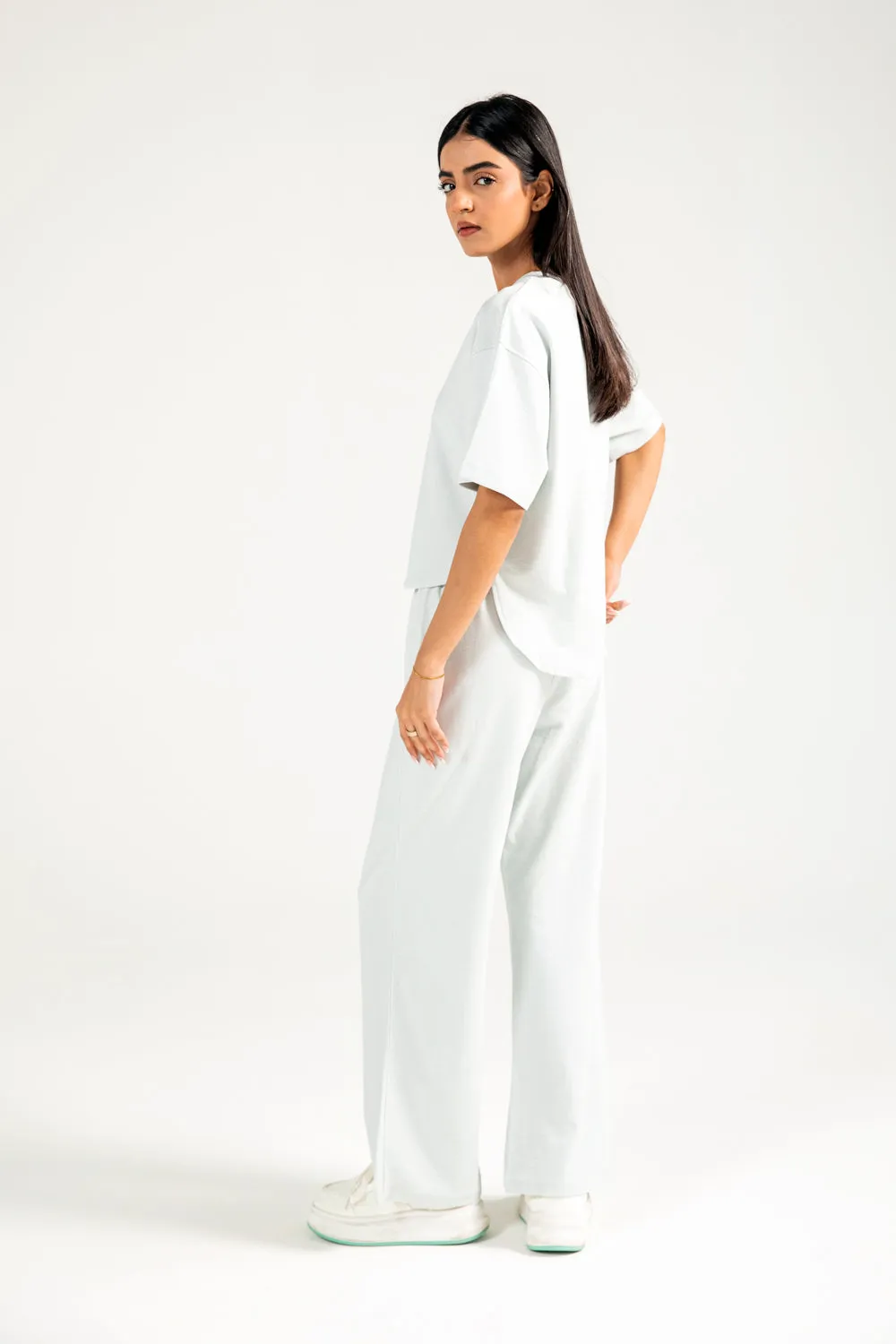 CROPPED TEE WITH HEM DETAIL Relax Mode ShockAbsorbent Padding