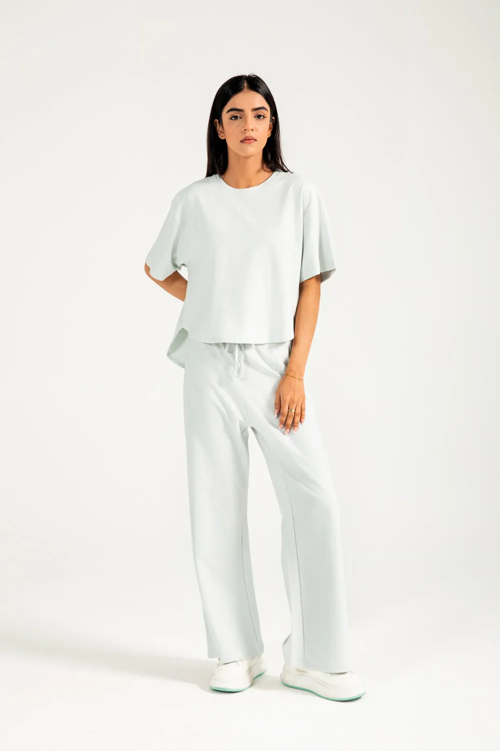 MoistureWickingTechnology CROPPED TEE WITH HEM DETAIL