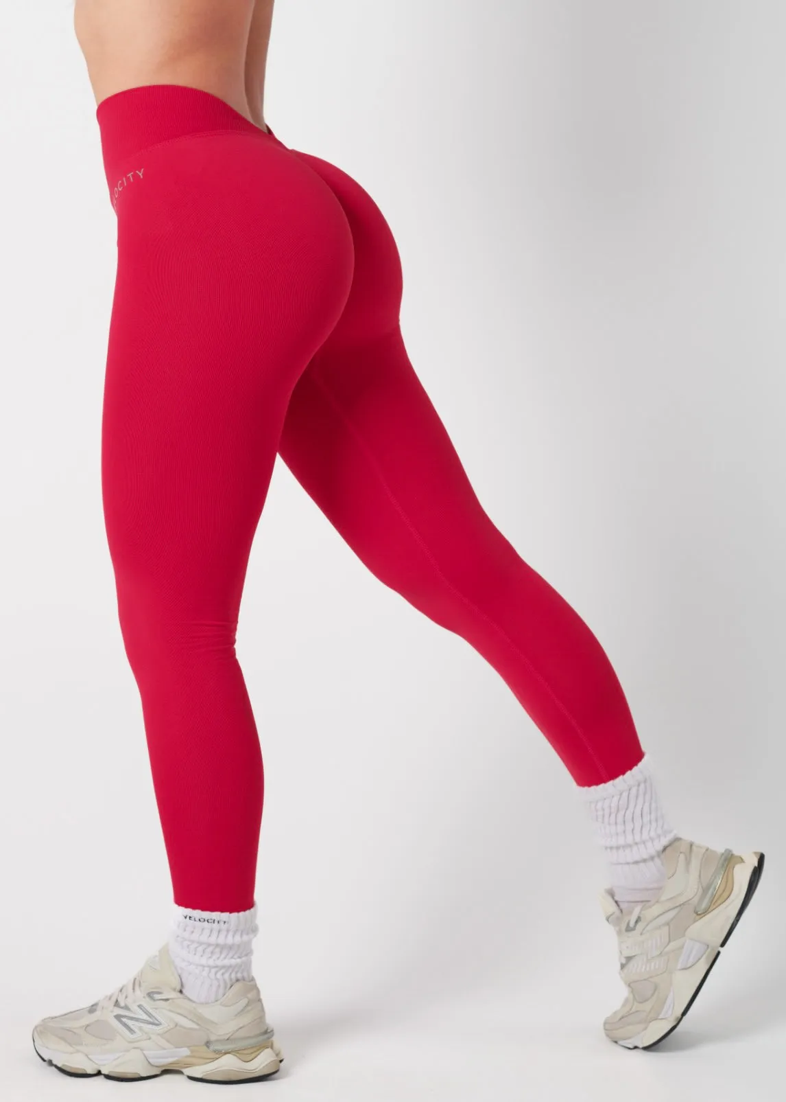 Fitness Apparel Cozy Stretch V SCULPT SEAMLESS LEGGINGS - CHERRY