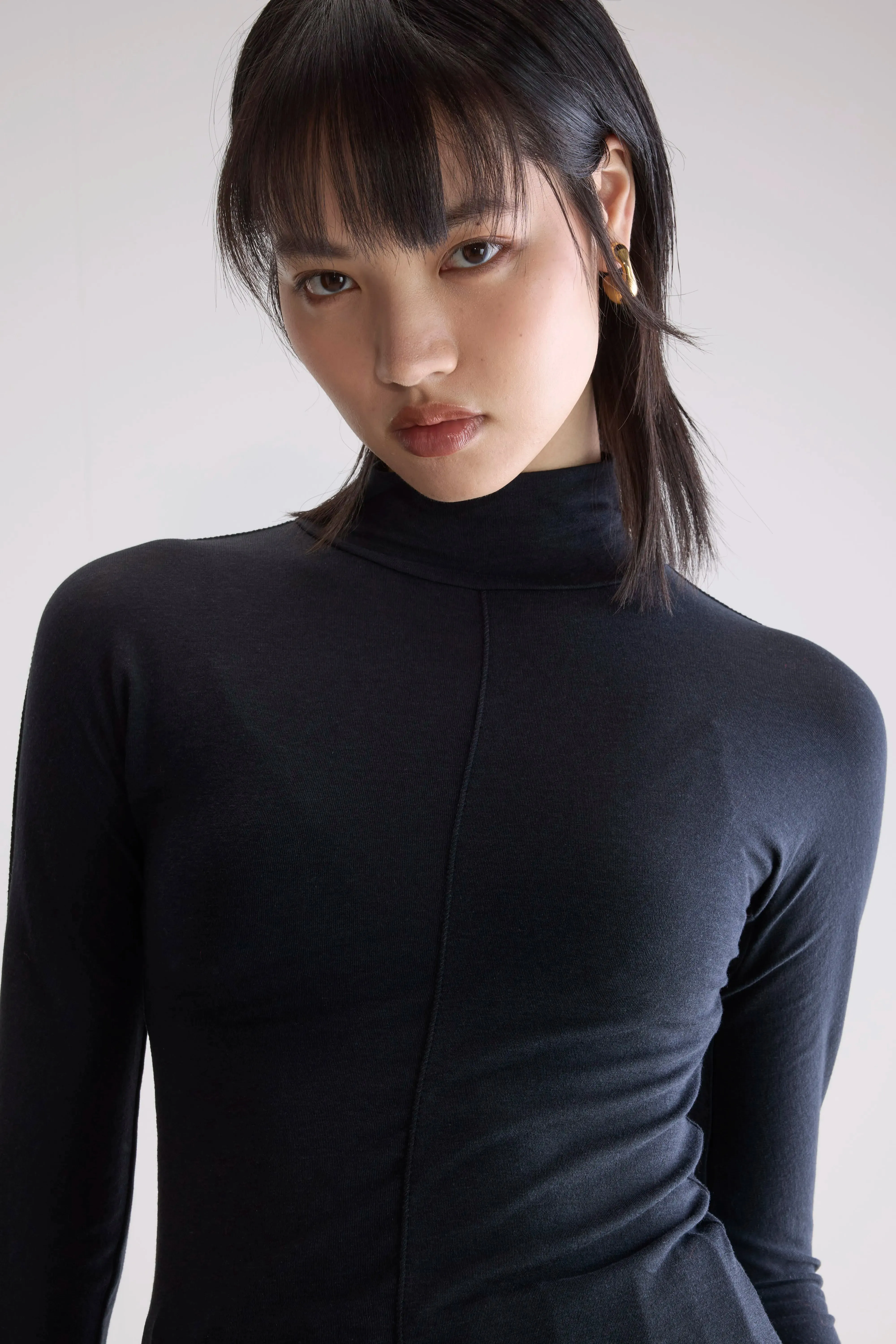 Flawy turtle neck t-shirt (252 / W / OFF BLACK) Sleeveless