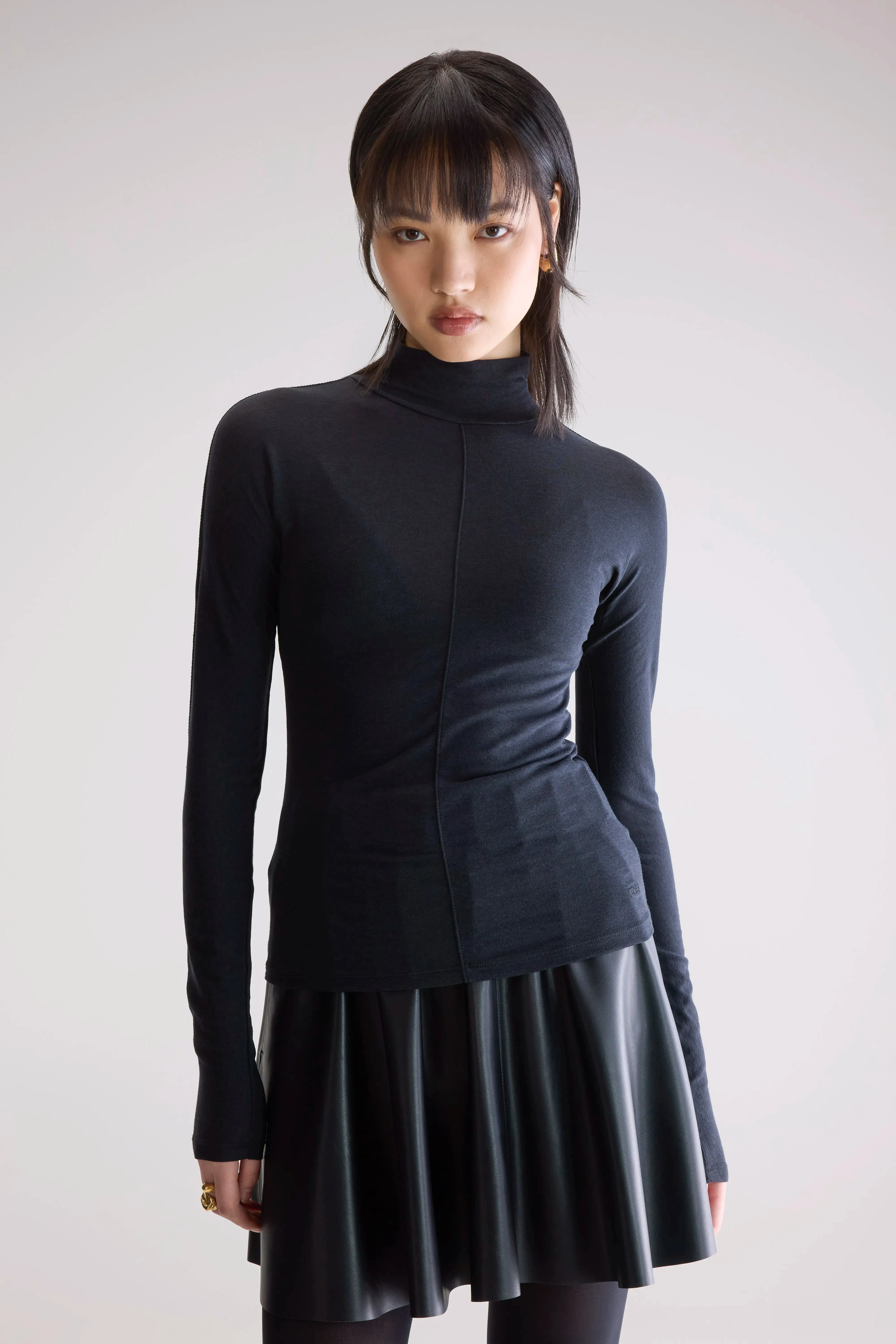 ReinforcedShoulderPanels Flawy turtle neck t-shirt (252 / W / OFF BLACK)