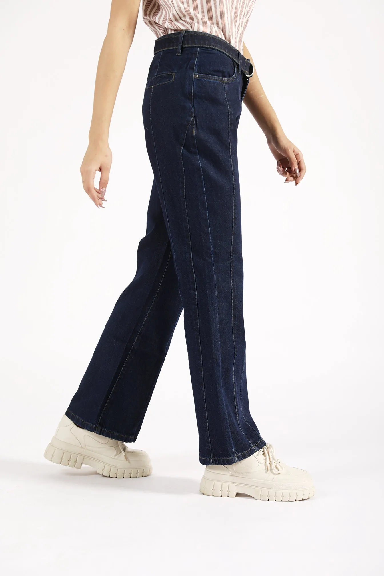 FLARED DENIM WITH BELT DETAIL Sleek and Soft Convertible legs