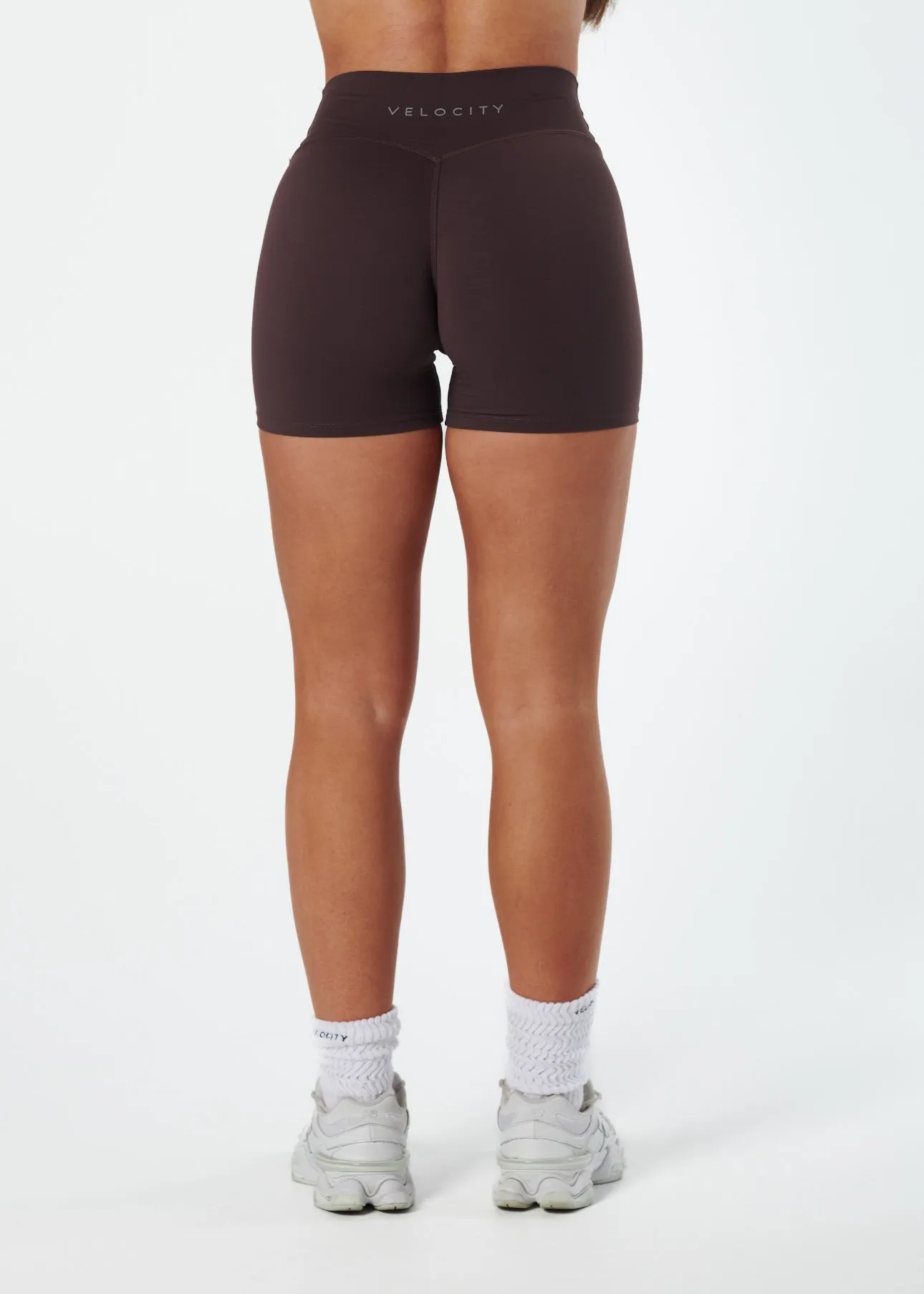 Reflective details SERENE INVISIBLE SCRUNCH SHORTS - COCOA