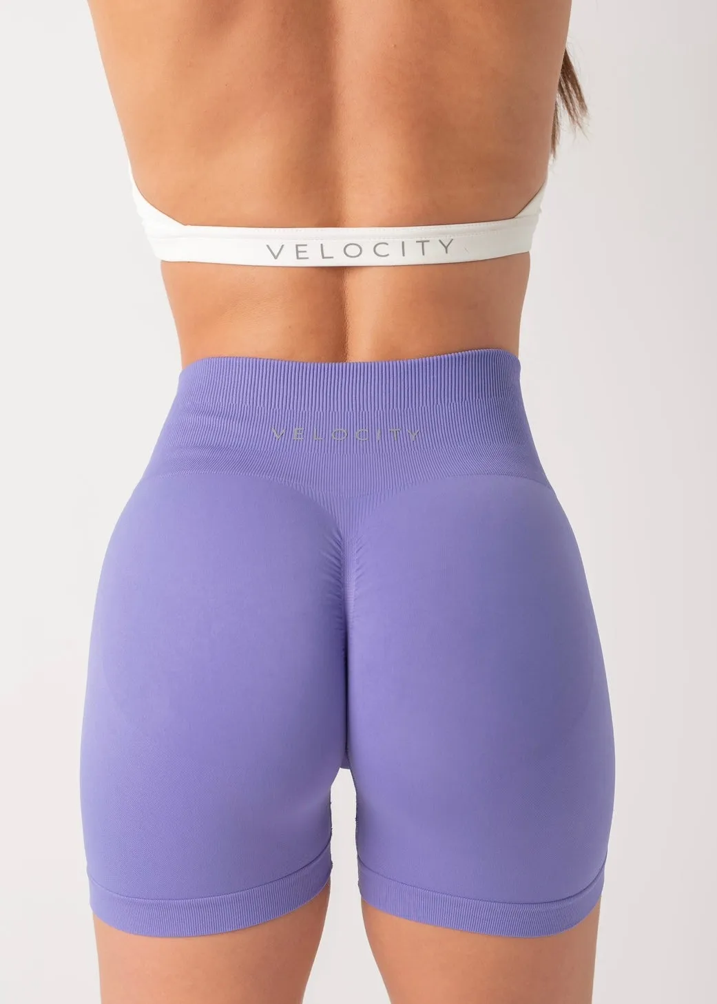 ULTIMATE SEAMLESS SCRUNCH SHORTS 2.0 - VIOLET maternity option