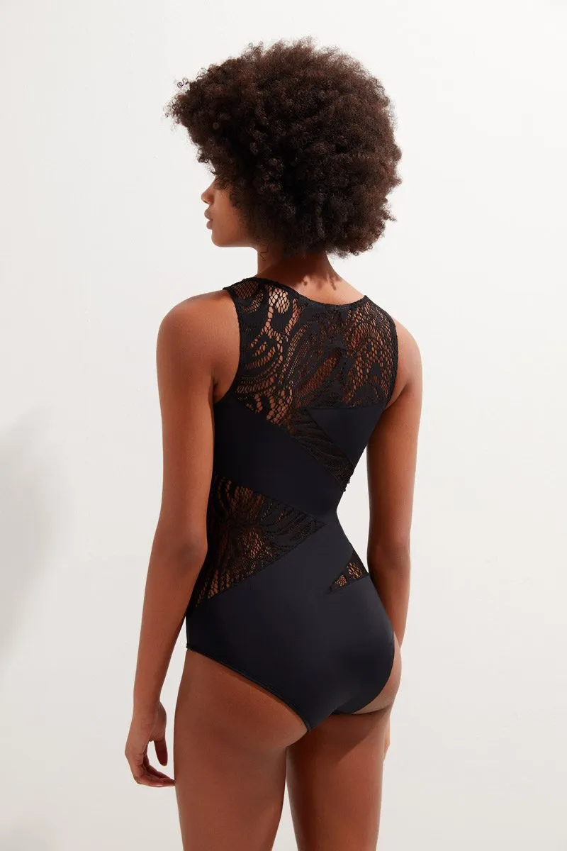 Sunny Vacation Minimalist Design Elizabeth with Lace