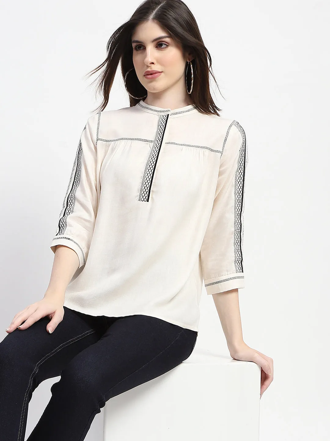 ThermalRegulating Layer Web Glow Madame Embroidered Off White Top