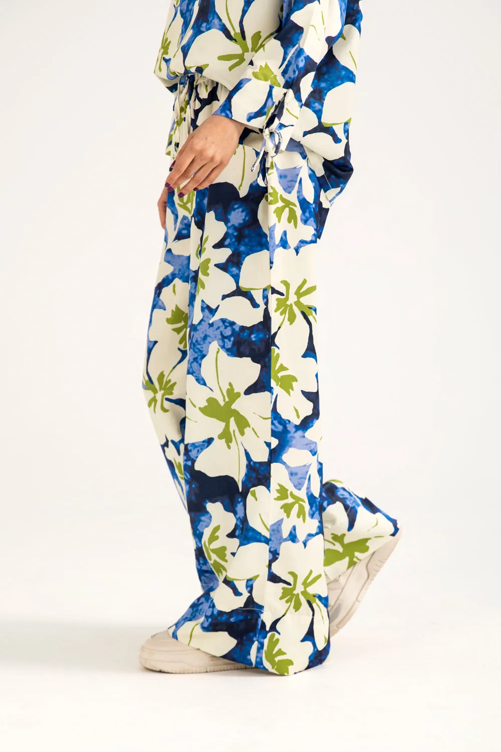 PRINTED WIDE LEG TROUSER Mid-rise fit Casual Essentials