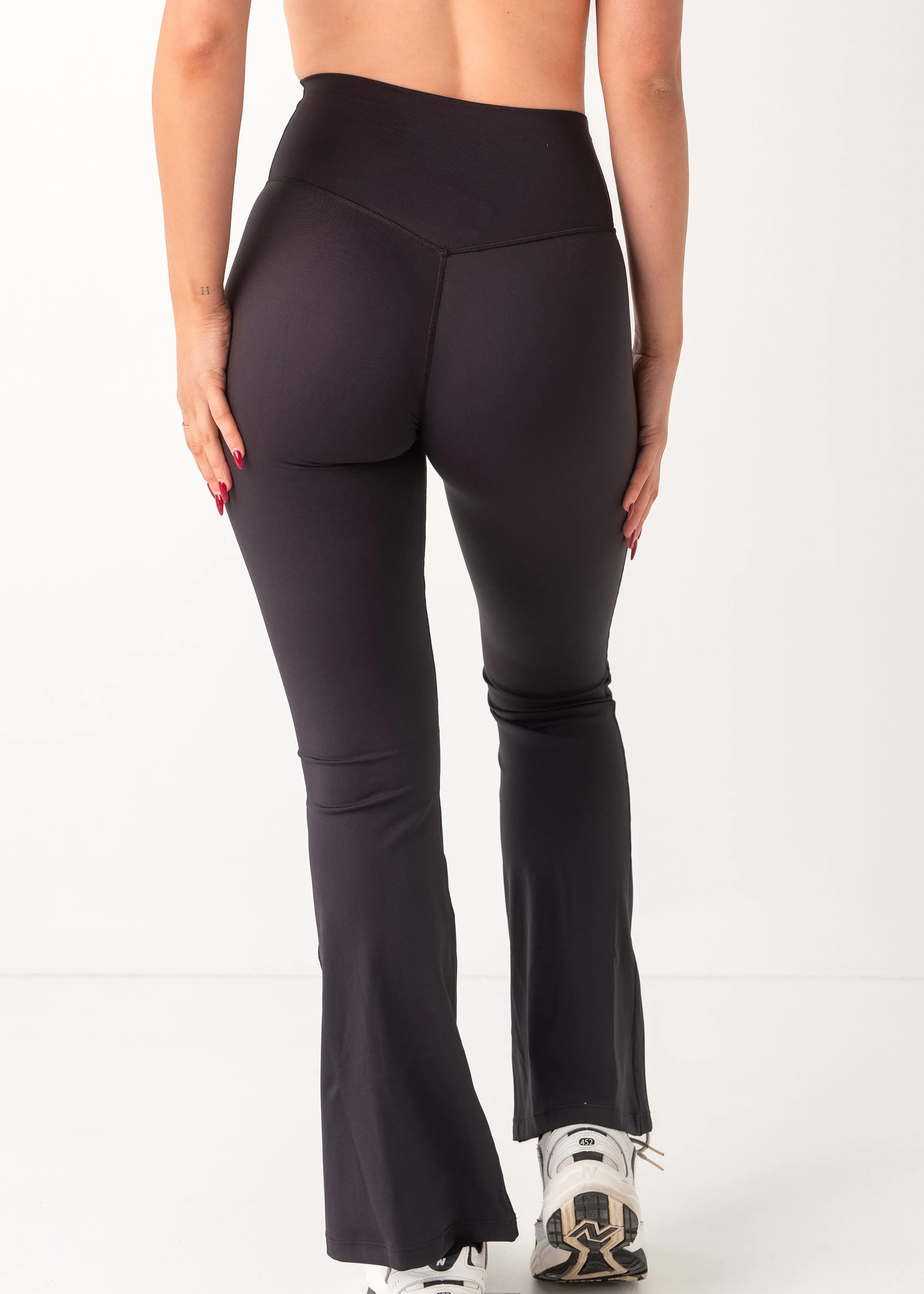Relaxed fit wear SS FLARES - BLACK