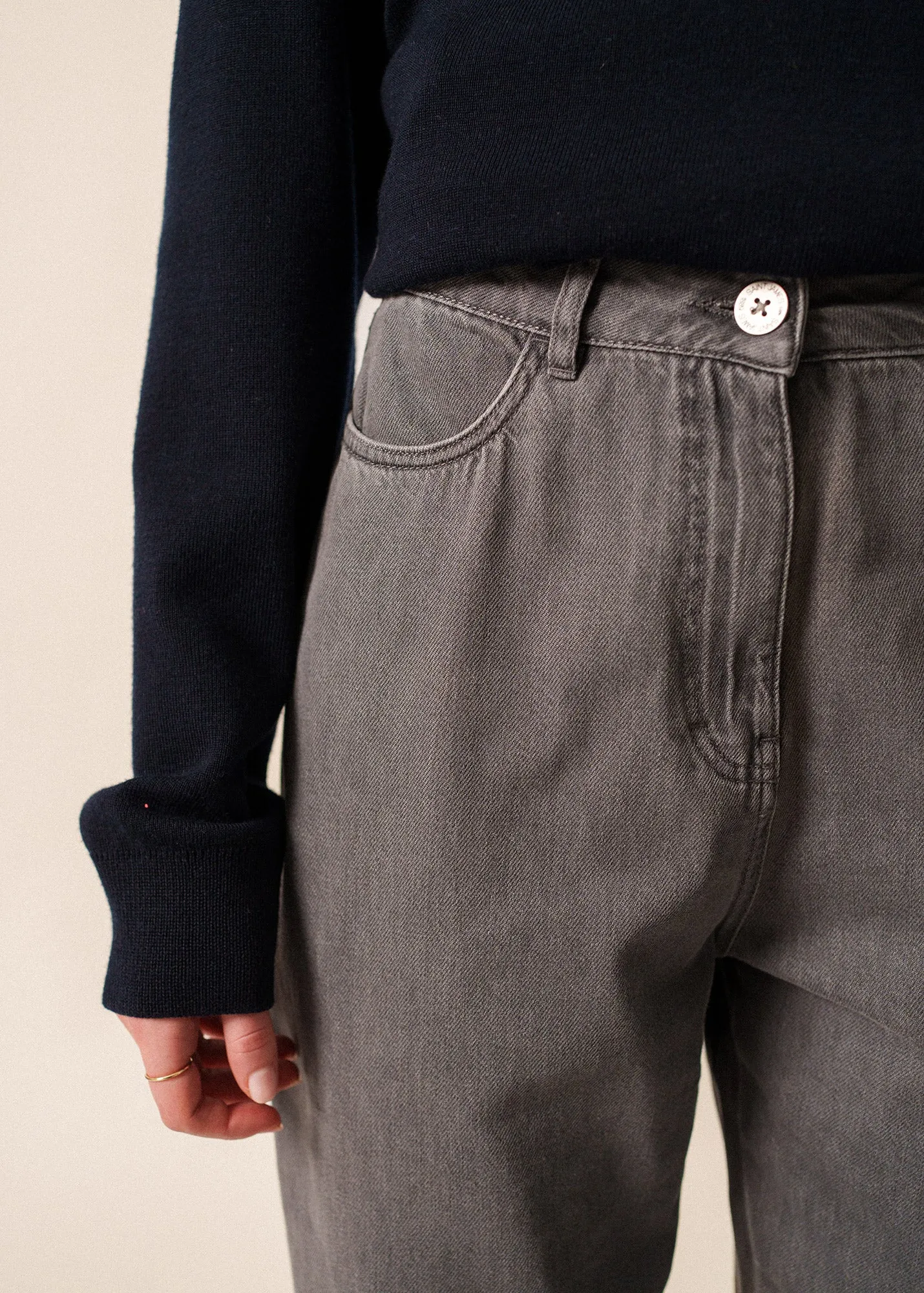 EcoFriendly Textiles Sharp Look Z??lie trousers ?C mom fit (GRIS)
