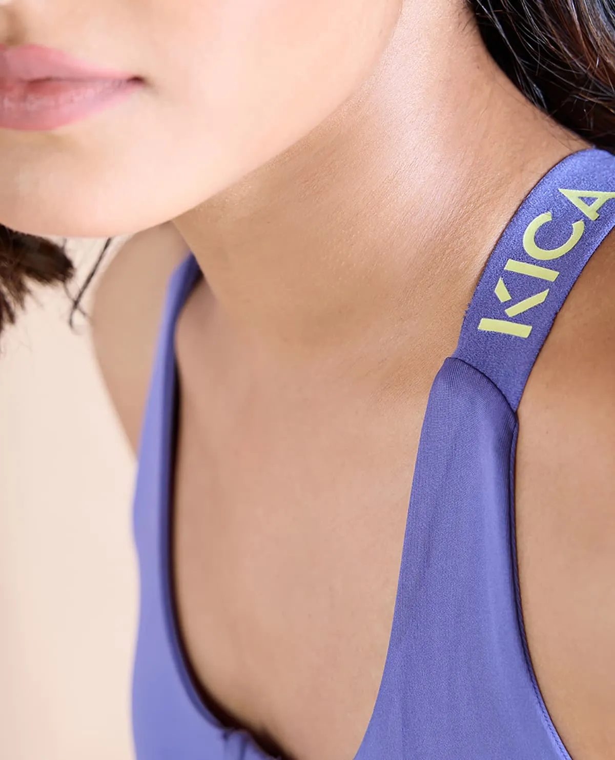 Runners of all levels Women Mid Impact Zip Sports Bra with Removable Pads