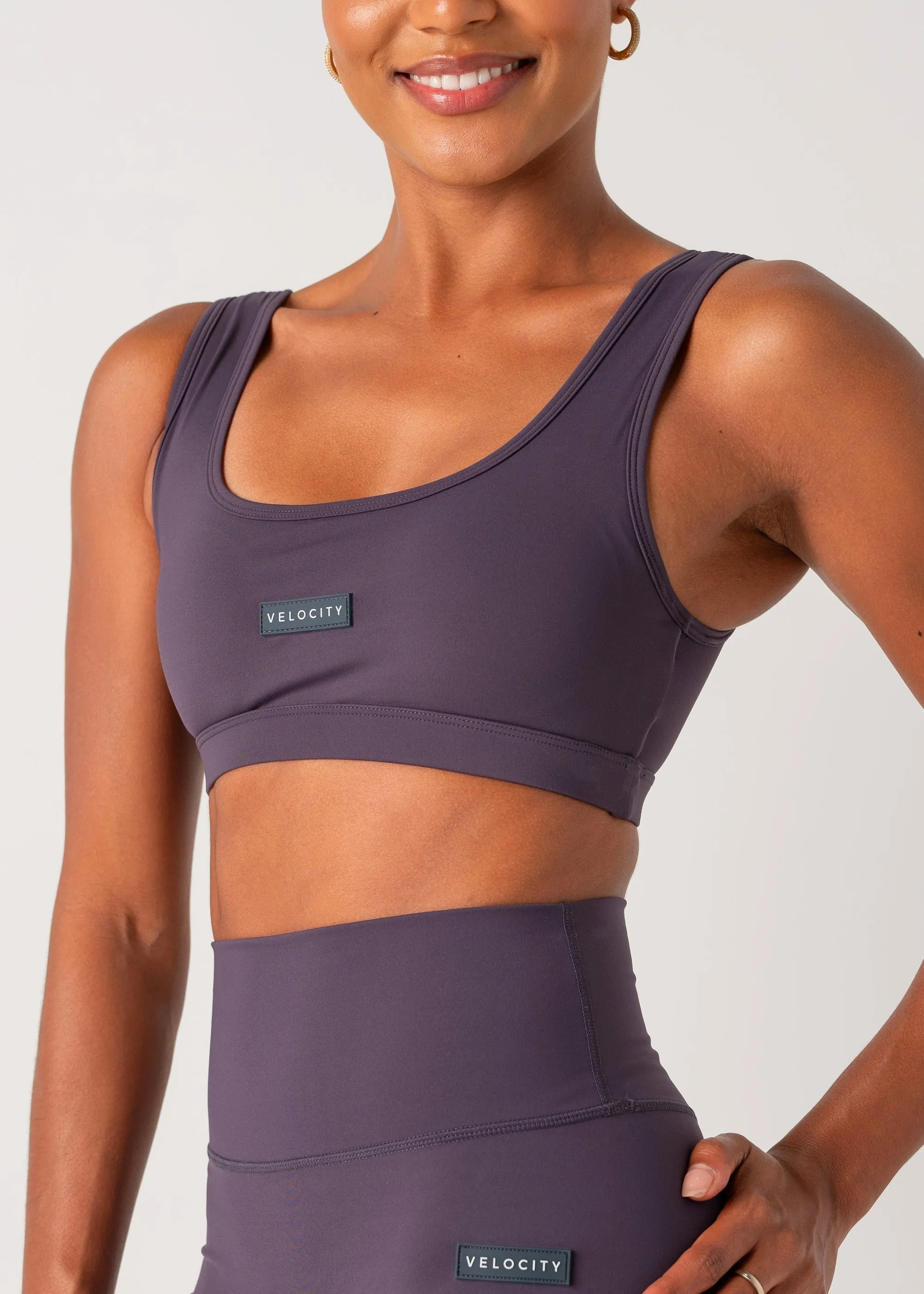 SS BASIC CROP - NAVY Blind stitching seams High neck seams