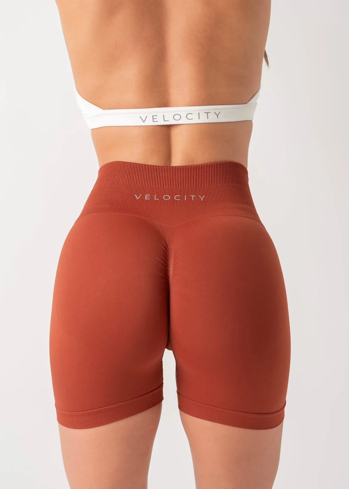 Quick Pocket Access ULTIMATE SEAMLESS SCRUNCH SHORTS 2.0 - RUST