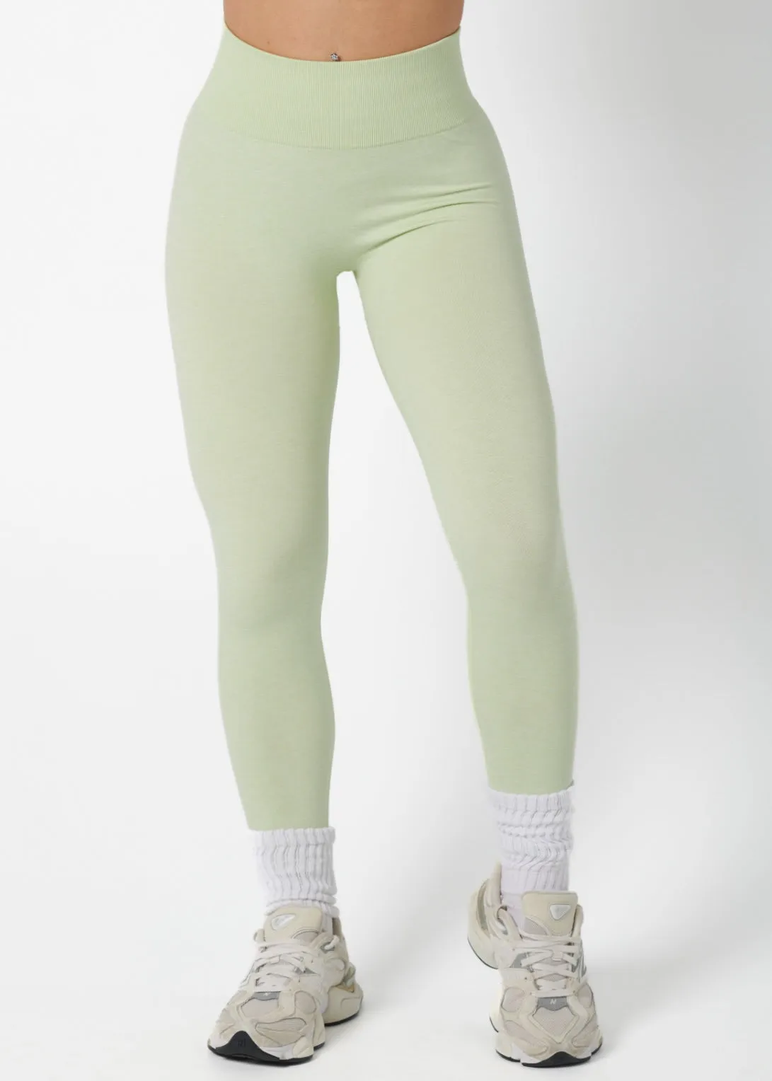 LUXE SCRUNCH LEGGINGS - MINT Lightweight Material Pilates Session Functional Wear