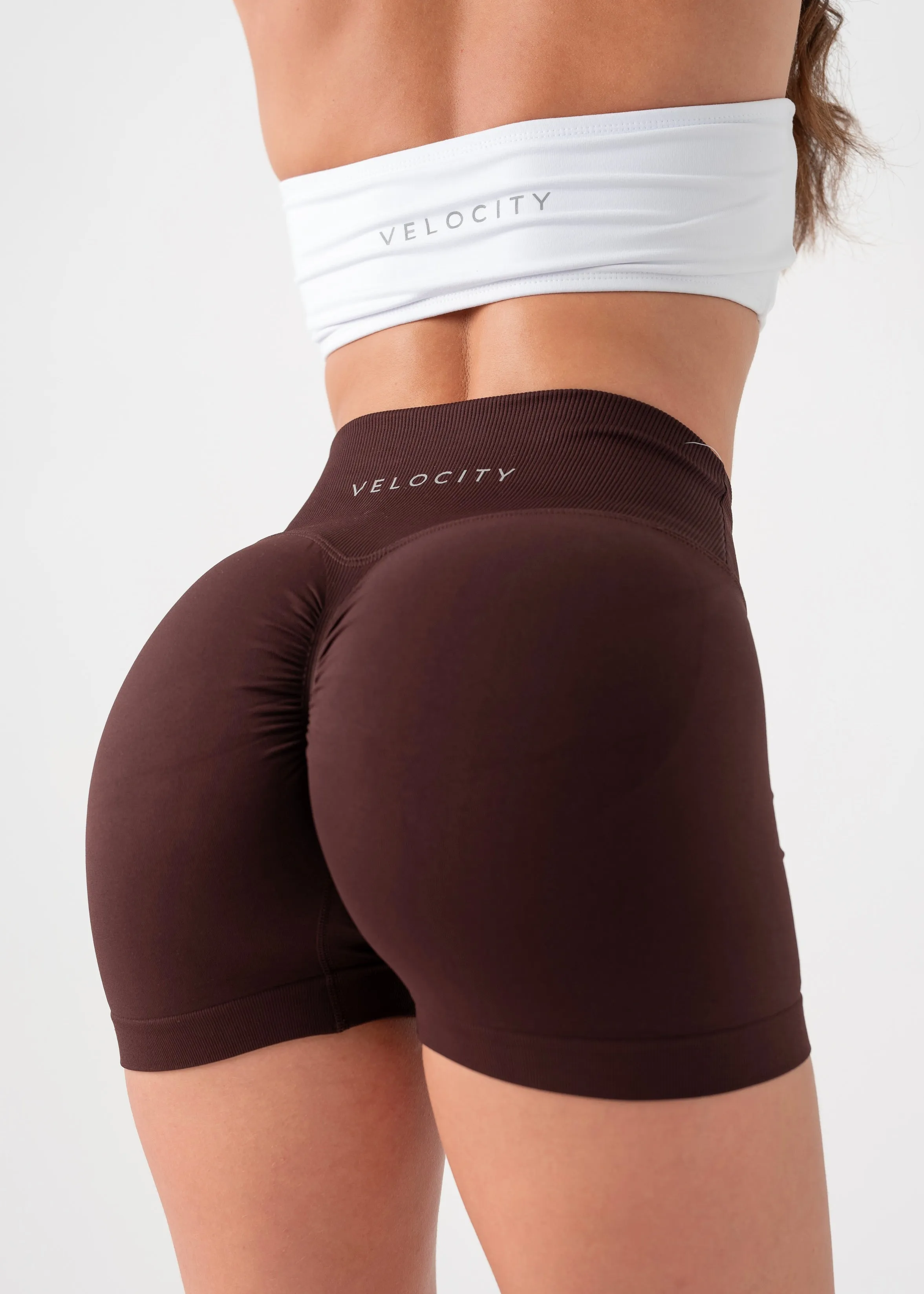 ULTIMATE SEAMLESS SCRUNCH SHORTS 3.0 - ESPRESSO Roll Resistant Waist