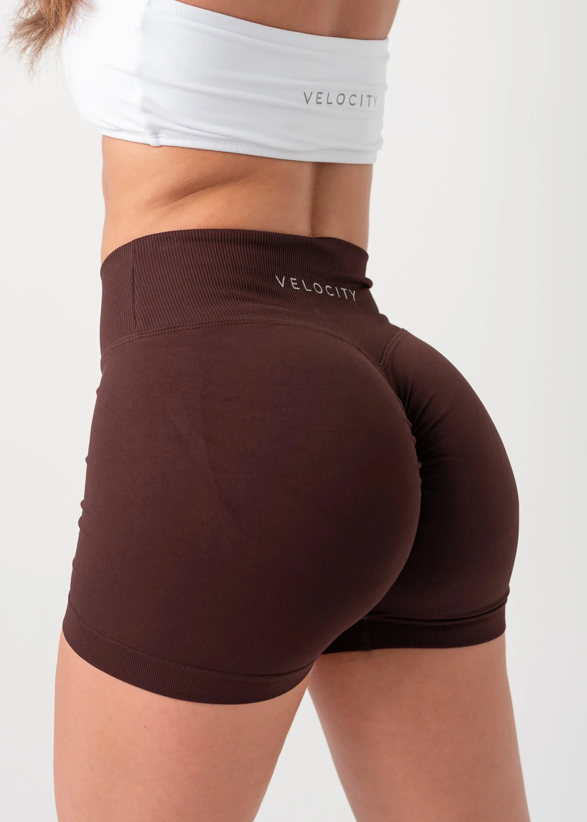 Move Easy skateboarding gear ULTIMATE SEAMLESS SCRUNCH SHORTS 3.0 - ESPRESSO