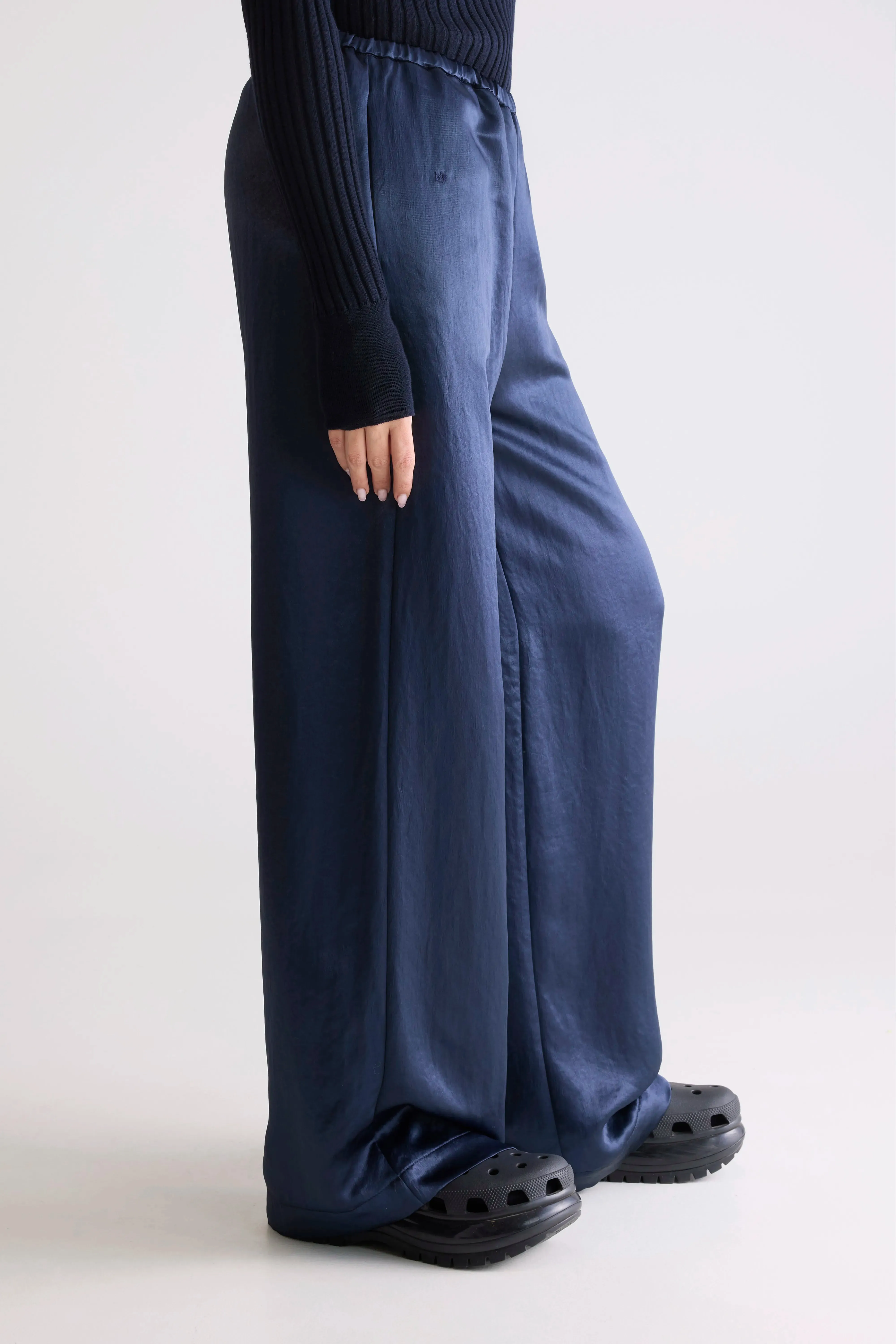 Sleepy relaxed pants (252 / W / PARKER) Flared bottom