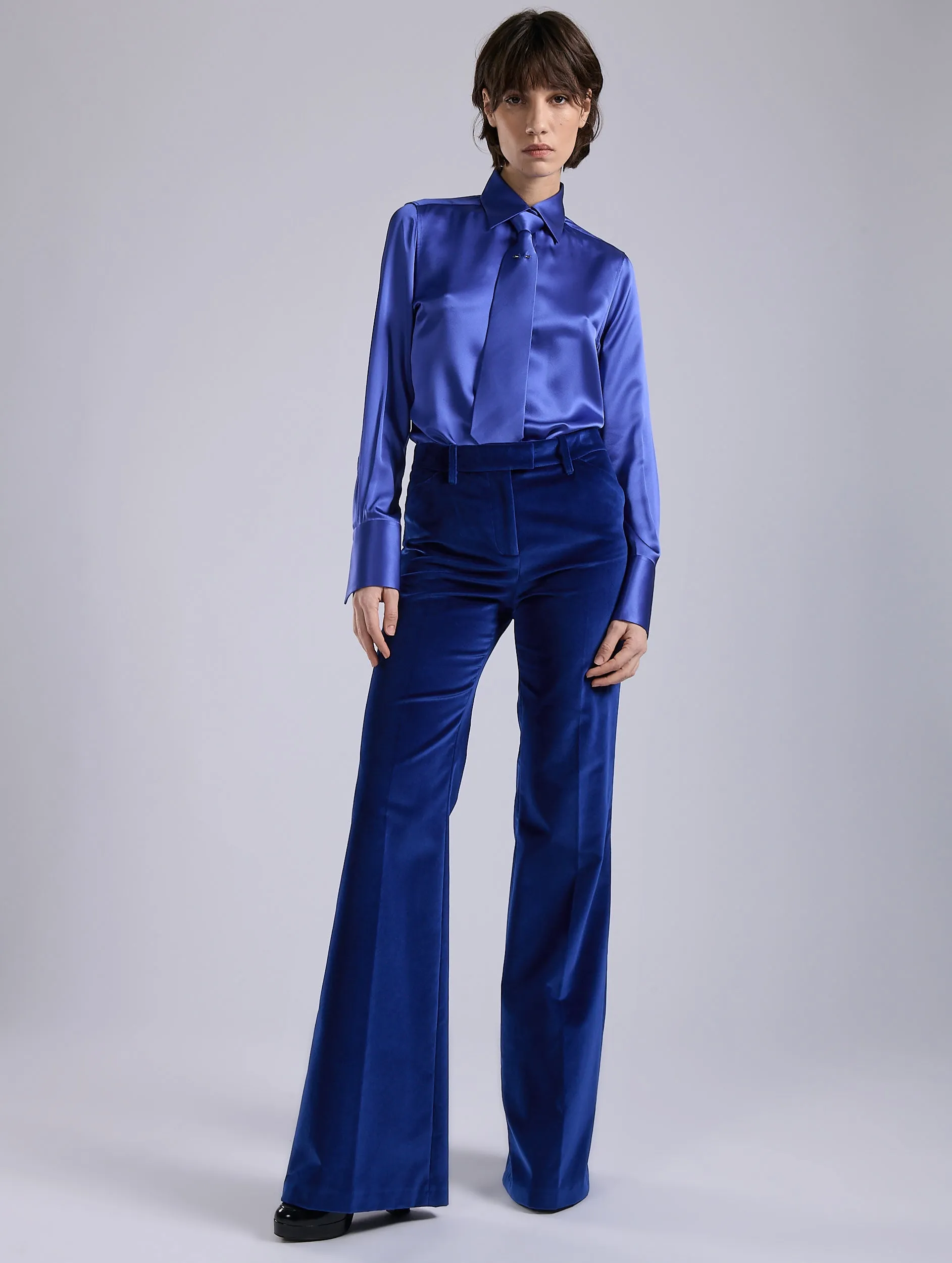 Sophisticated Look Travel Essential Blue velvet flare trousers