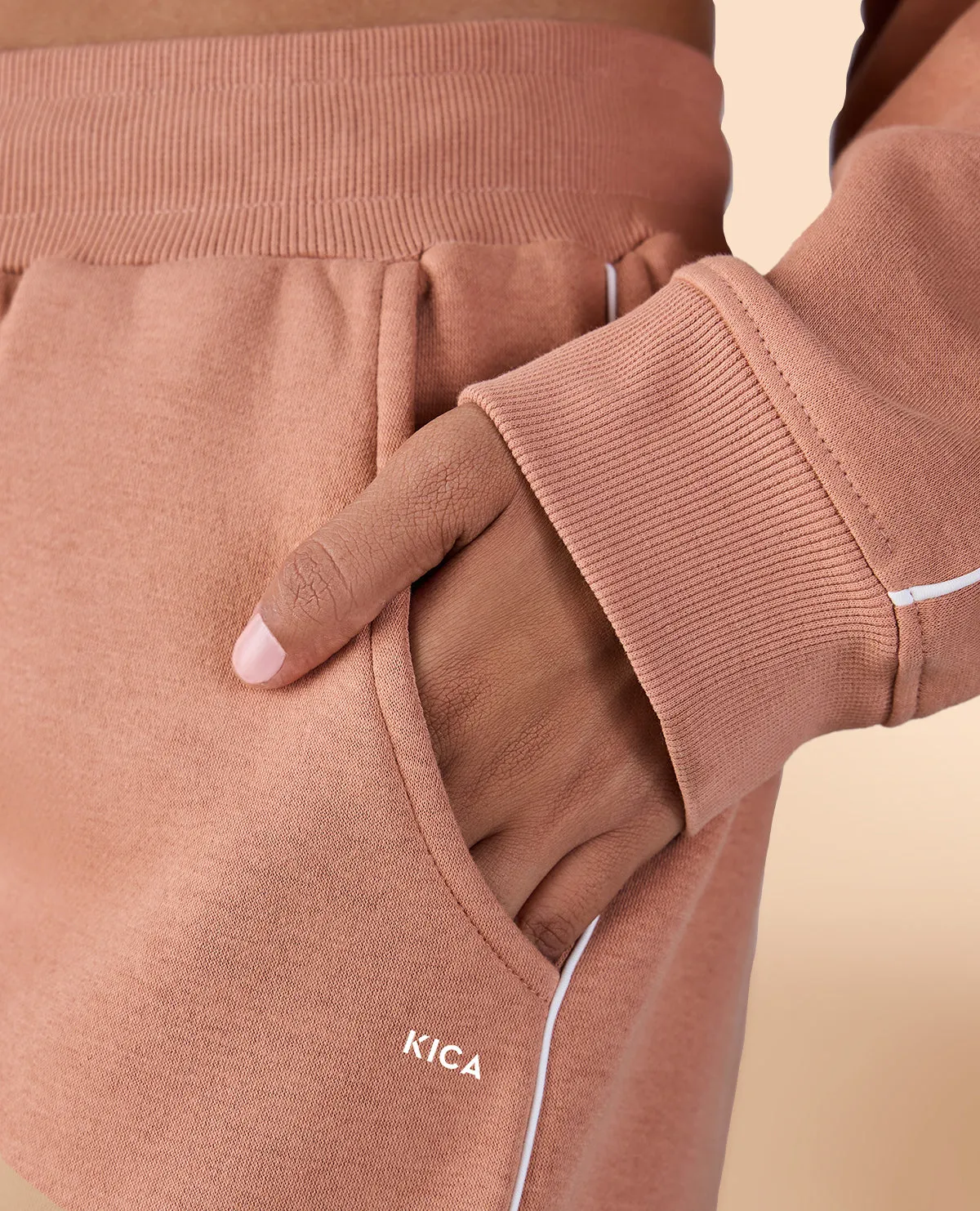 Fleece Tracks Brown Street Style