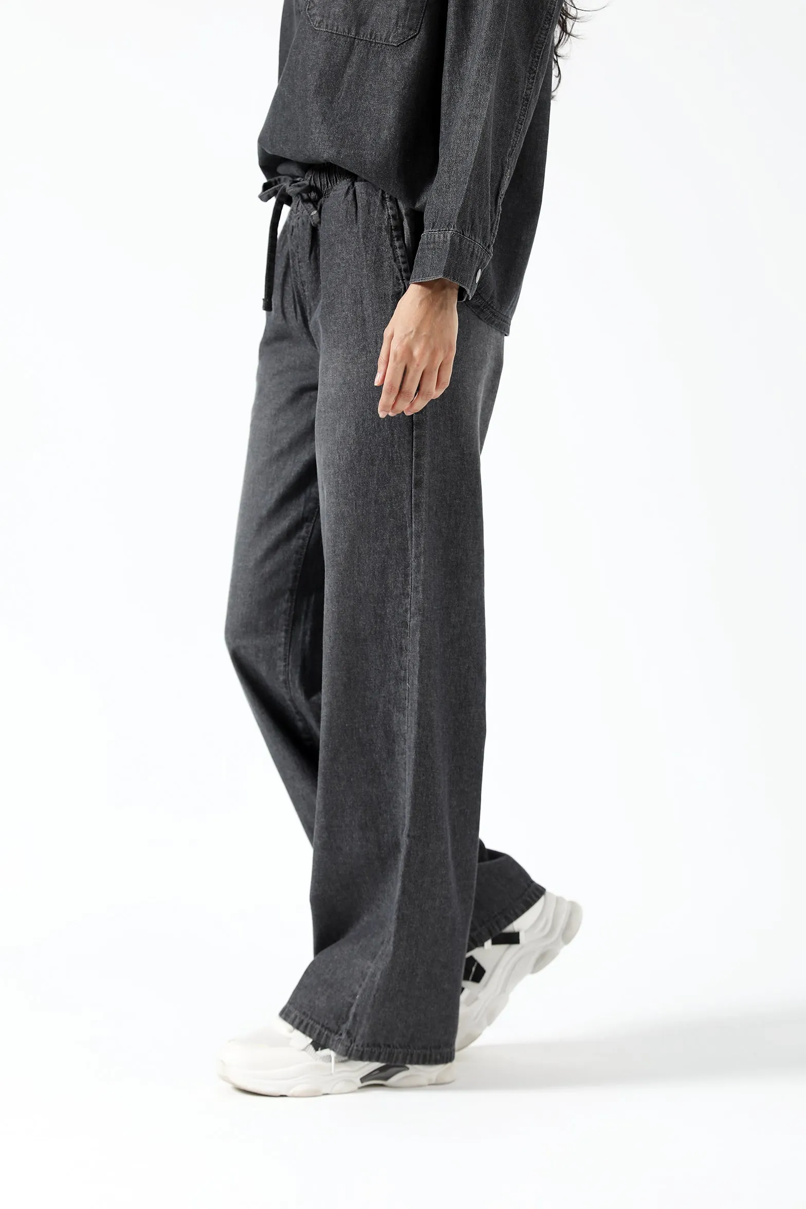 Adjustable Waist Light Reflective Details WIDE LEG DENIM WITH DRAWCORD DETAIL