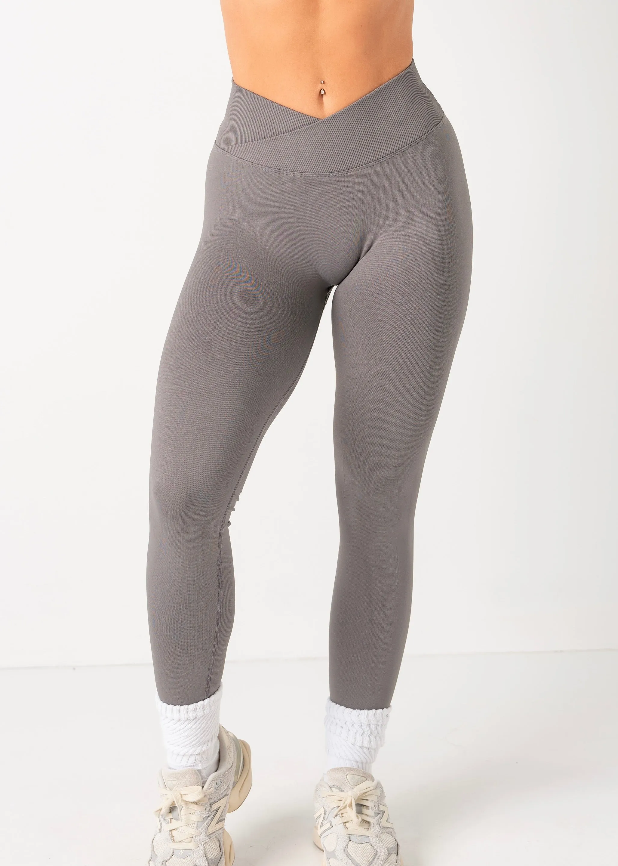 ULTIMATE SEAMLESS SCRUNCH LEGGINGS 3.0 - STEEL Outdoor Lover Home Lounge Neutral Wear