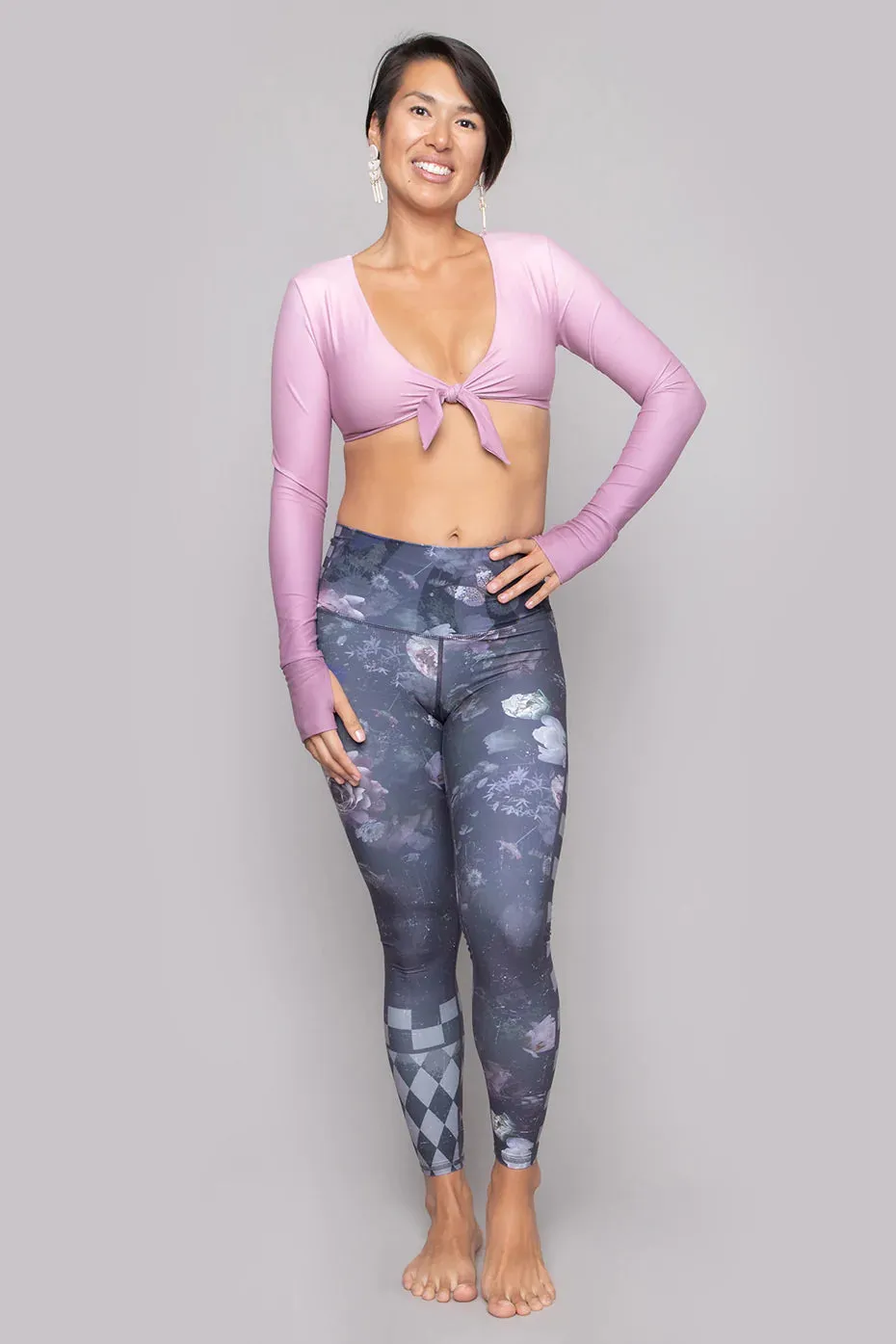 Body-Hugging Wear Contour Hug Niyama Sol We Are All Mad Here Barefoot Legging