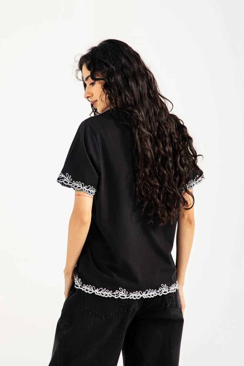 EMBROIDERY TEE Story Glow Loose Thread