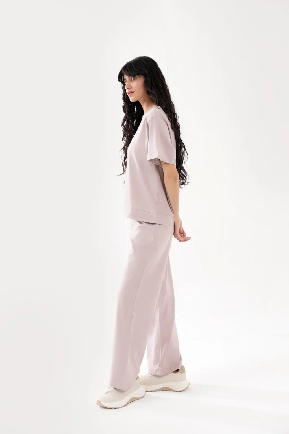 BOX FIT TEE WITH HEM DETAIL Comfortable fit Functional Fashion