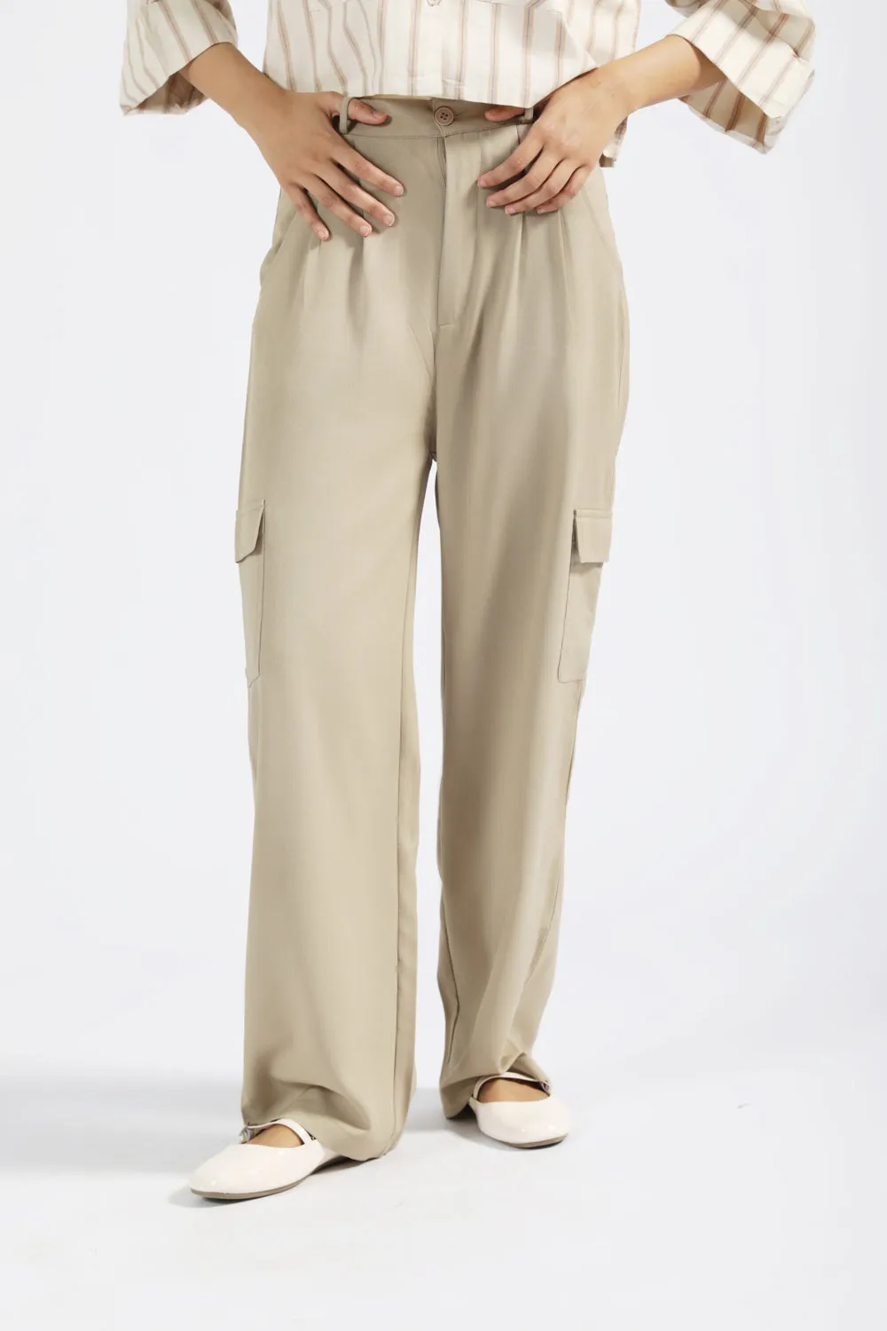 STRAIGHT FIT CARGO PANTS SeamlessConstruction