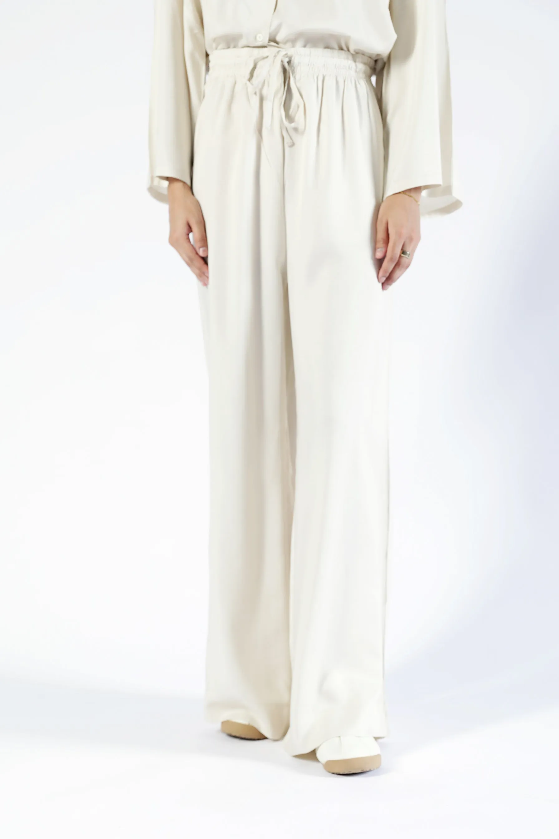 WIDE LEG LINEN TROUSER Functional Ease Minimalist Design