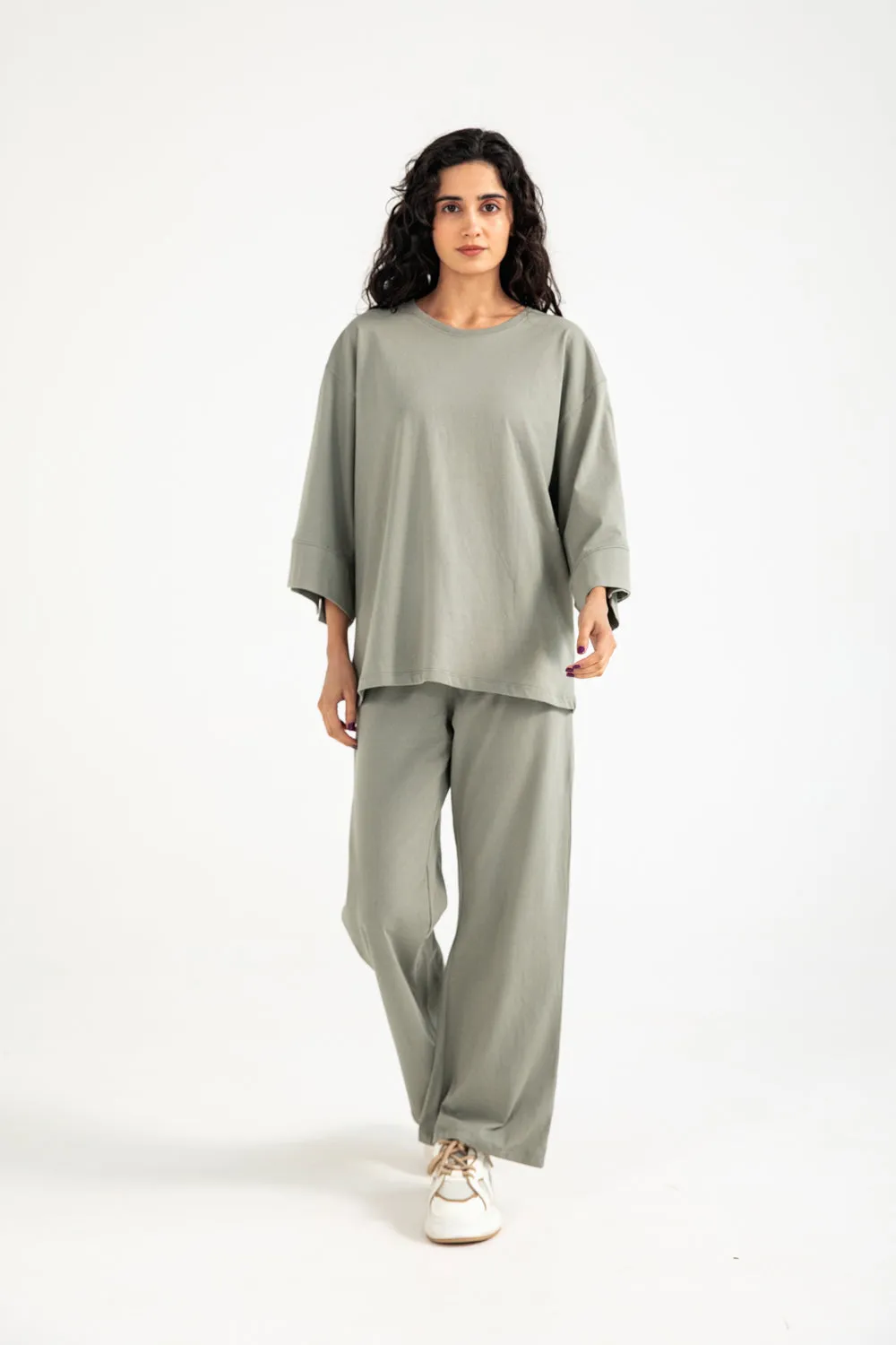 Basic Core OVERSIZED TEE