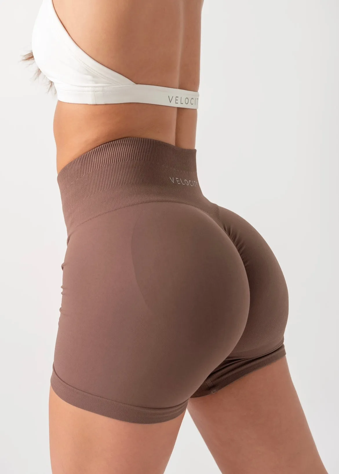 ULTIMATE SEAMLESS SCRUNCH SHORTS 2.0 - OAK Breathable Mesh Panels DoubleStitchedSeams