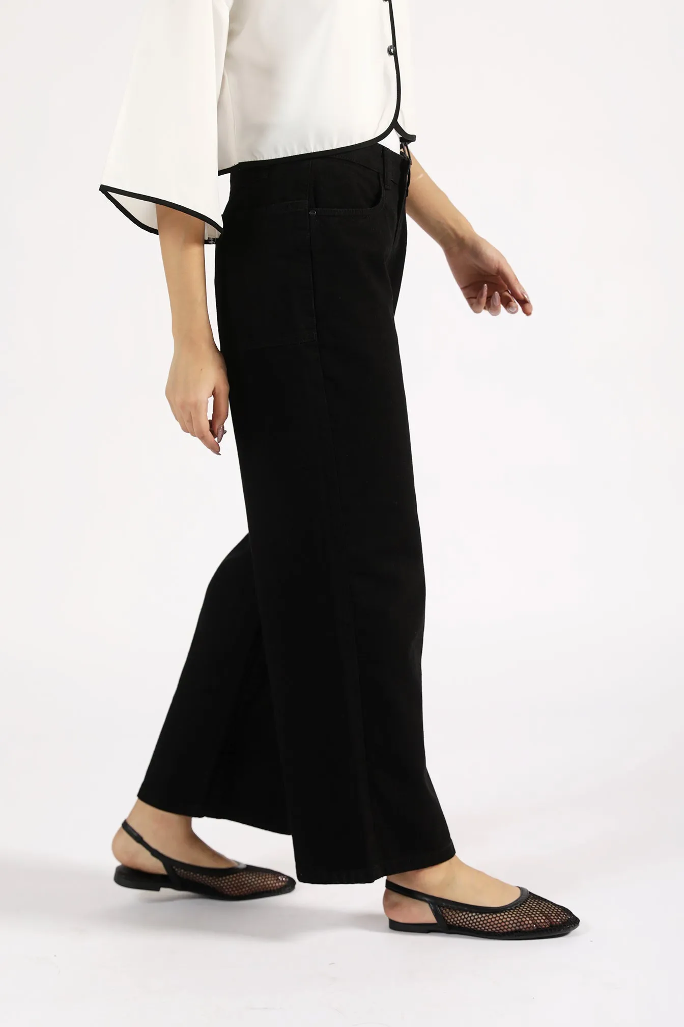 HeatRegulating Tapered leg WIDE FIT DENIM