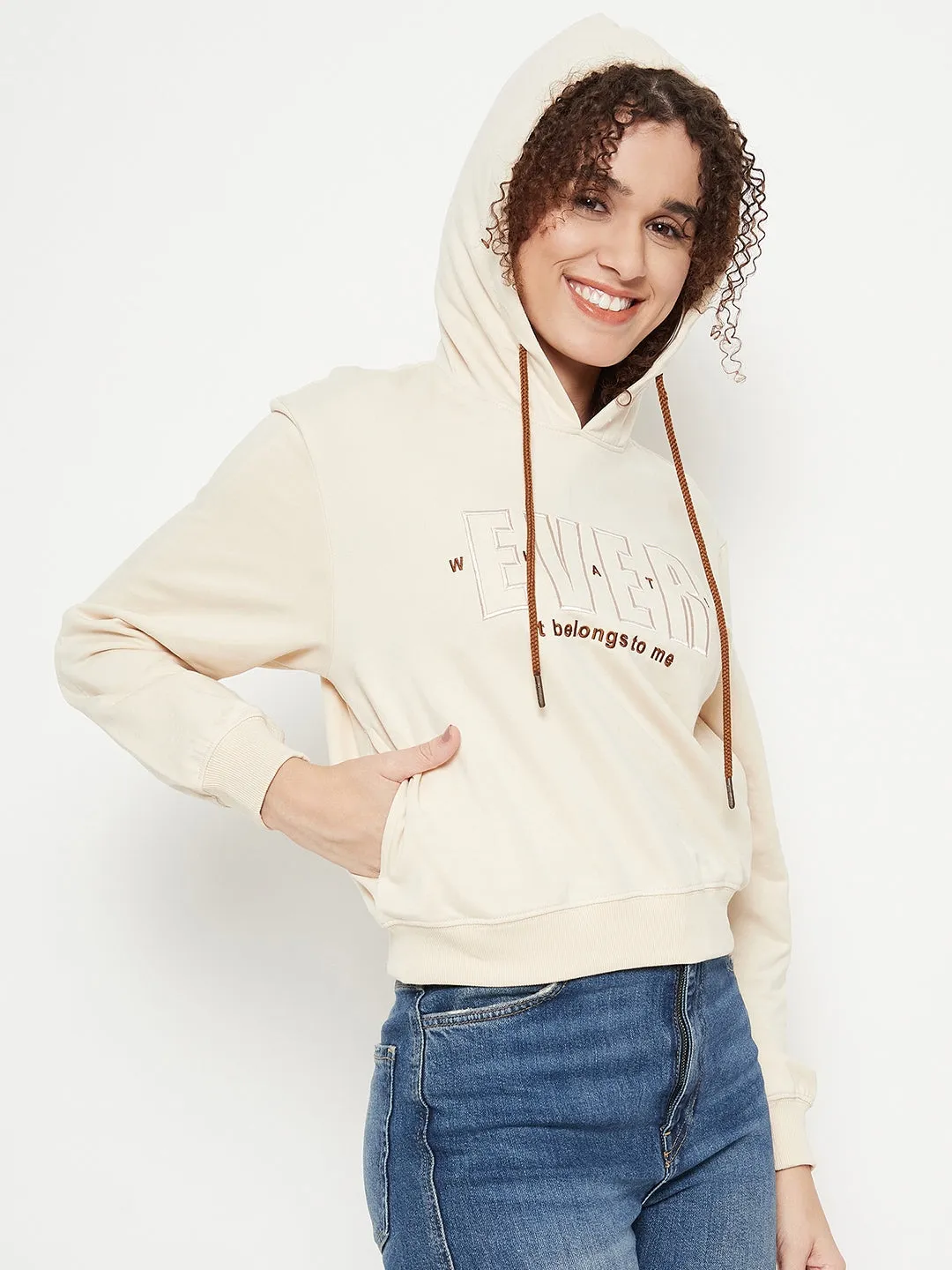 Madame Solid Off White Sweat-Shirt Effortless Look