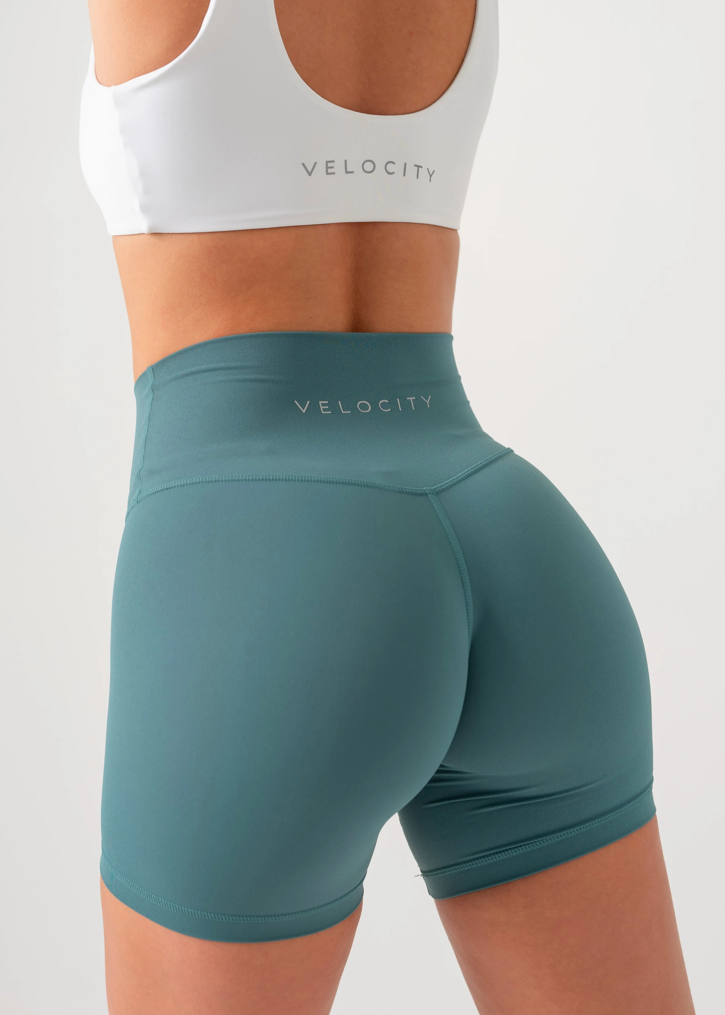 PERFORMANCE SHORTS - EMERALD Snag Free Material