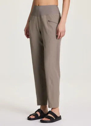 MultiPocketDesign Compact Storage Jet Setter Ankle Pant