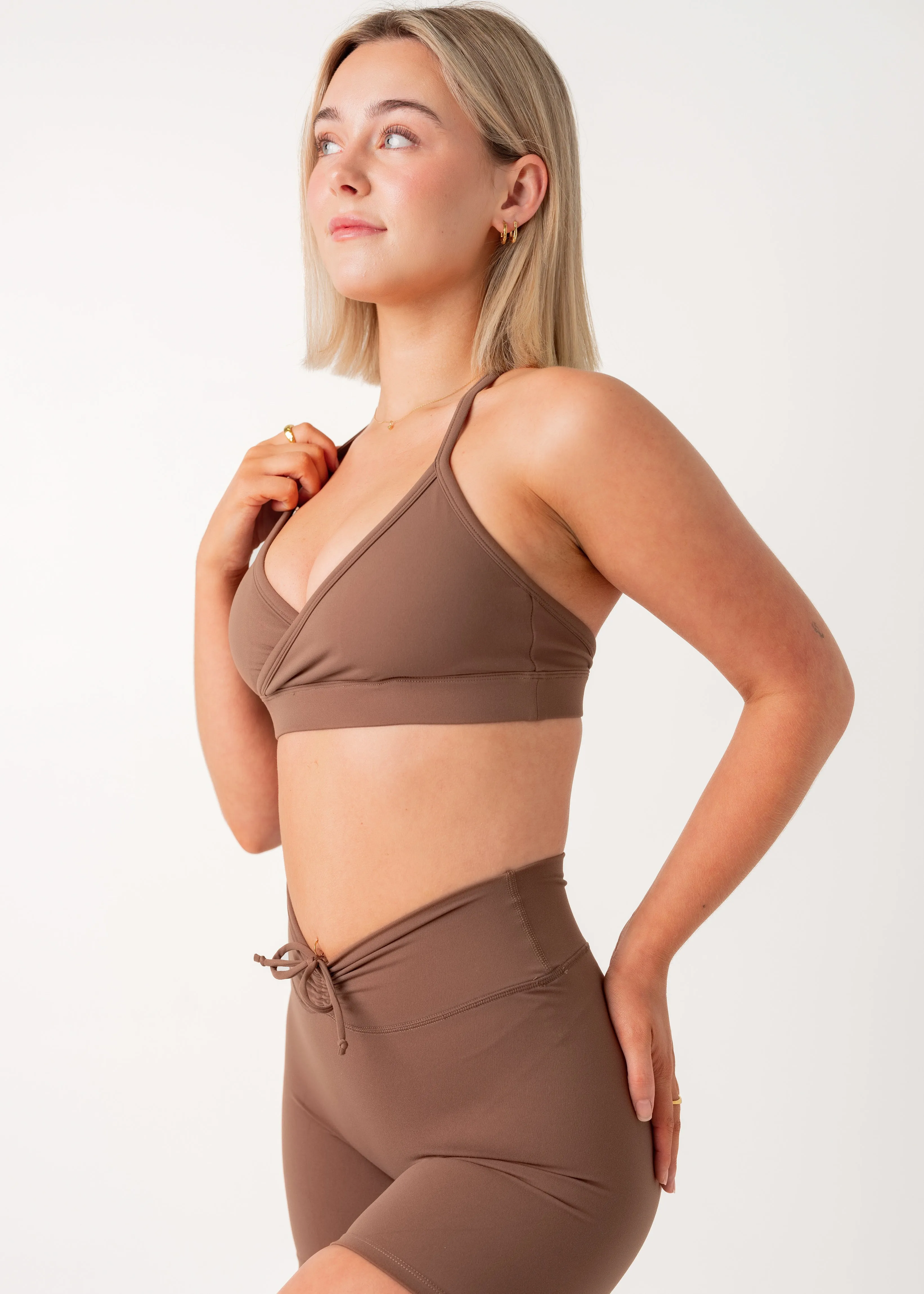 POISE HALTER BRA - CHOCOLATE Seam-Free