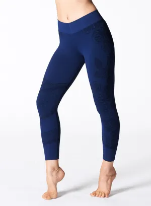Timeless Design Simple Line NUX Eden 7/8 Crop Legging - Navy
