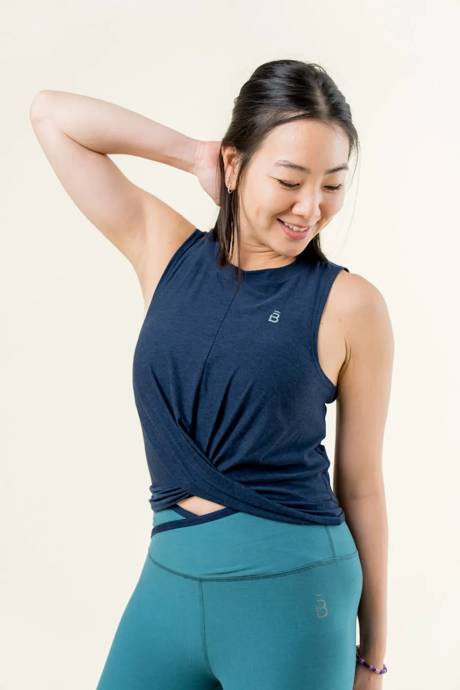 Bio Glow Featherweight Intersect Cropped Tank - Nocturnal Navy