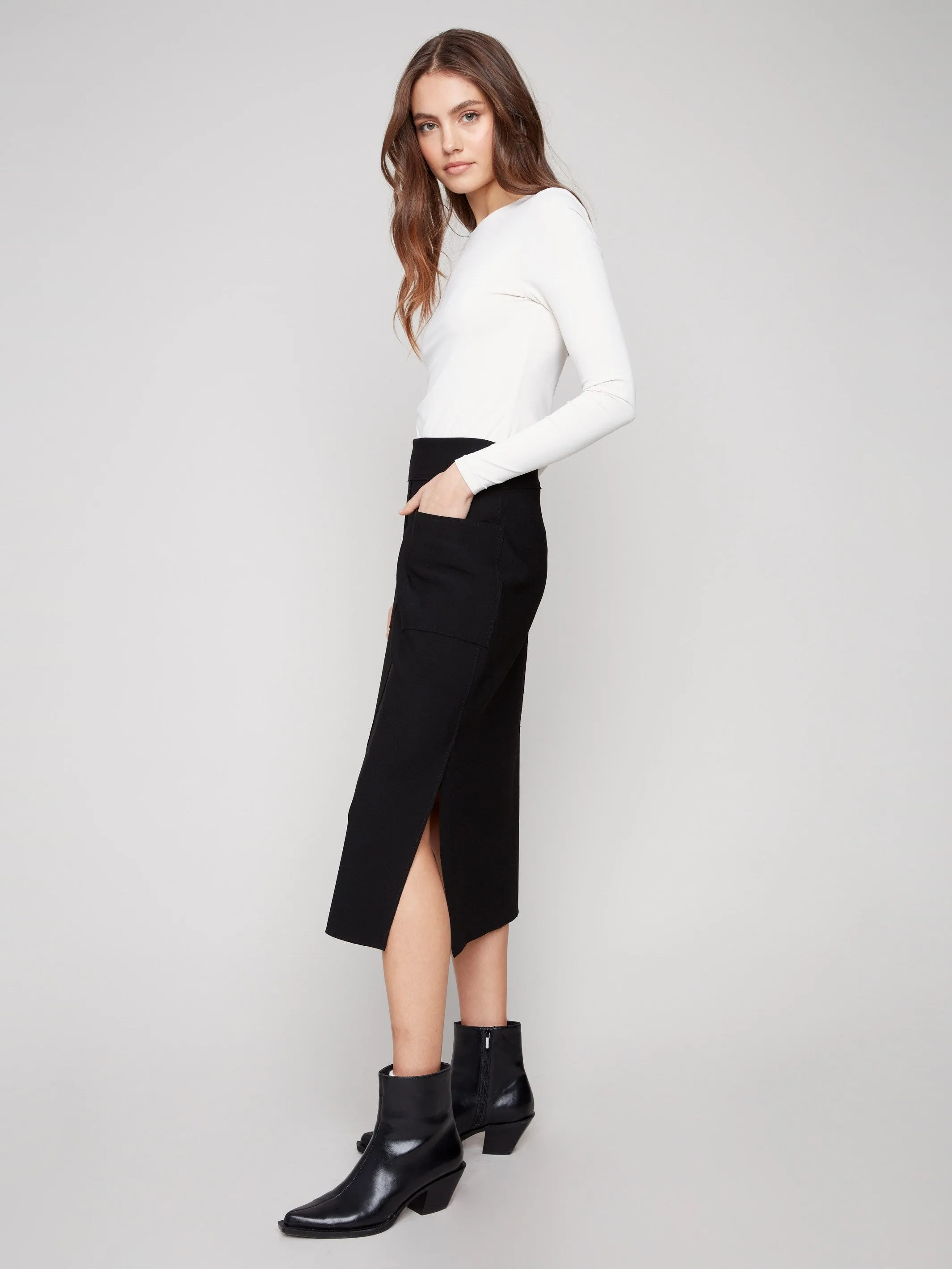 Elasticized Hem Flexible Material Gutsy Crepe Skirt With Patch Pockets - Black